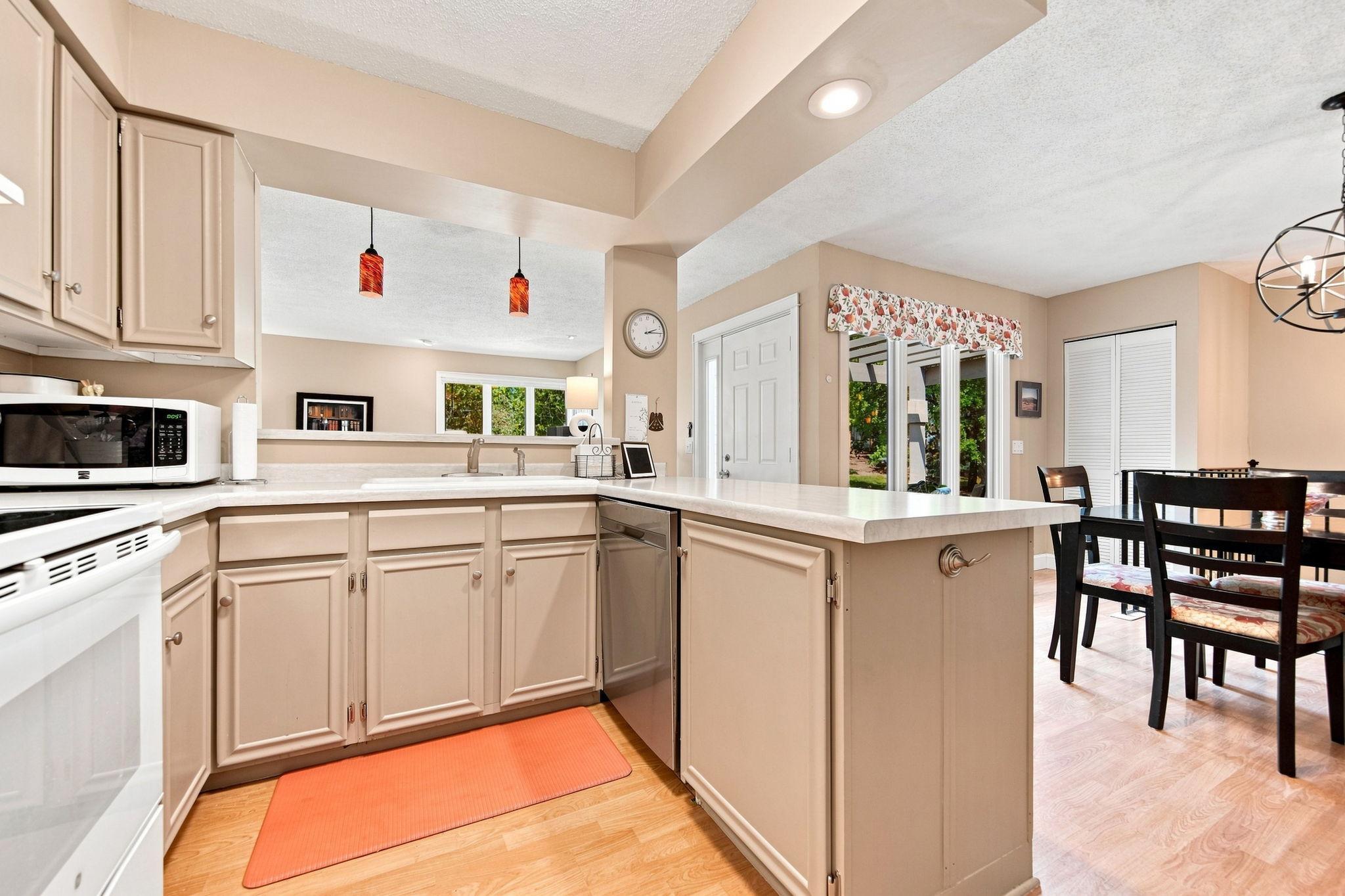 View of Residential at 303 Elan Court, Woodbury MN 55125, Woodbury (22 of 49) - Mike Wilen | Minnesota Team Real Estate