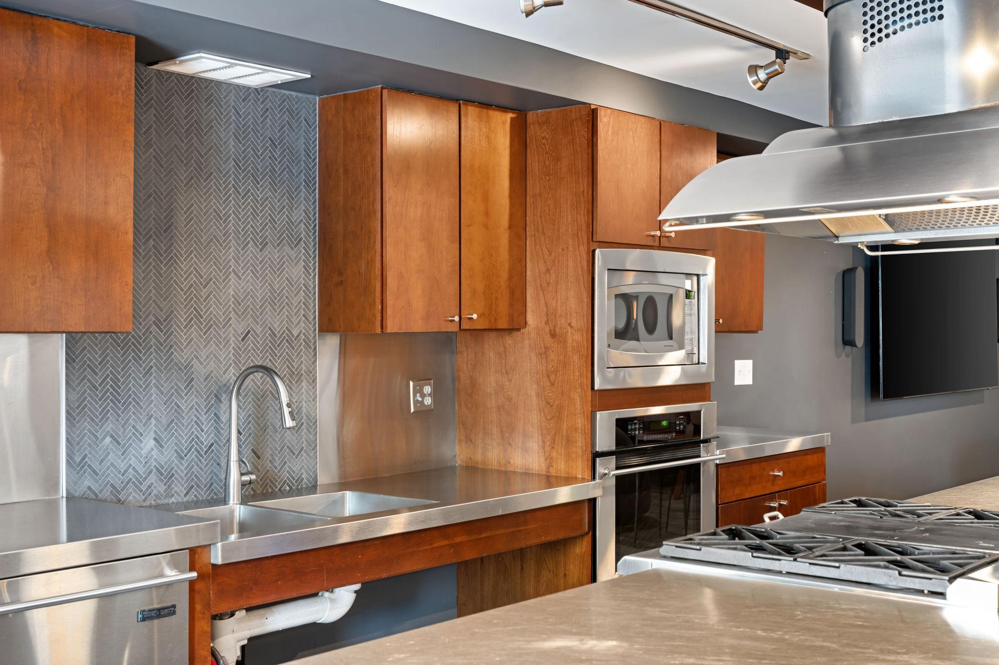 View of Residential at 401 1st Street #708, Minneapolis MN 55401, Minneapolis (37 of 44) - Mike Wilen | Minnesota Team Real Estate