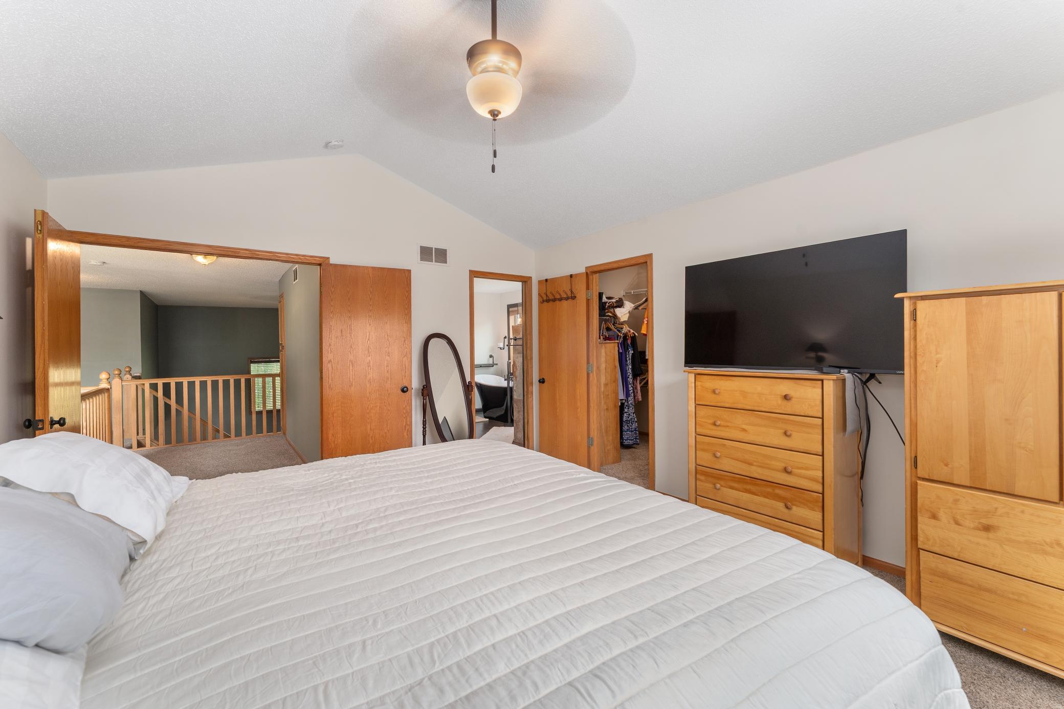 View of Residential at 1517 Deerwood Bend, Eagan MN 55122, Eagan (37 of 50) - Mike Wilen | Minnesota Team Real Estate