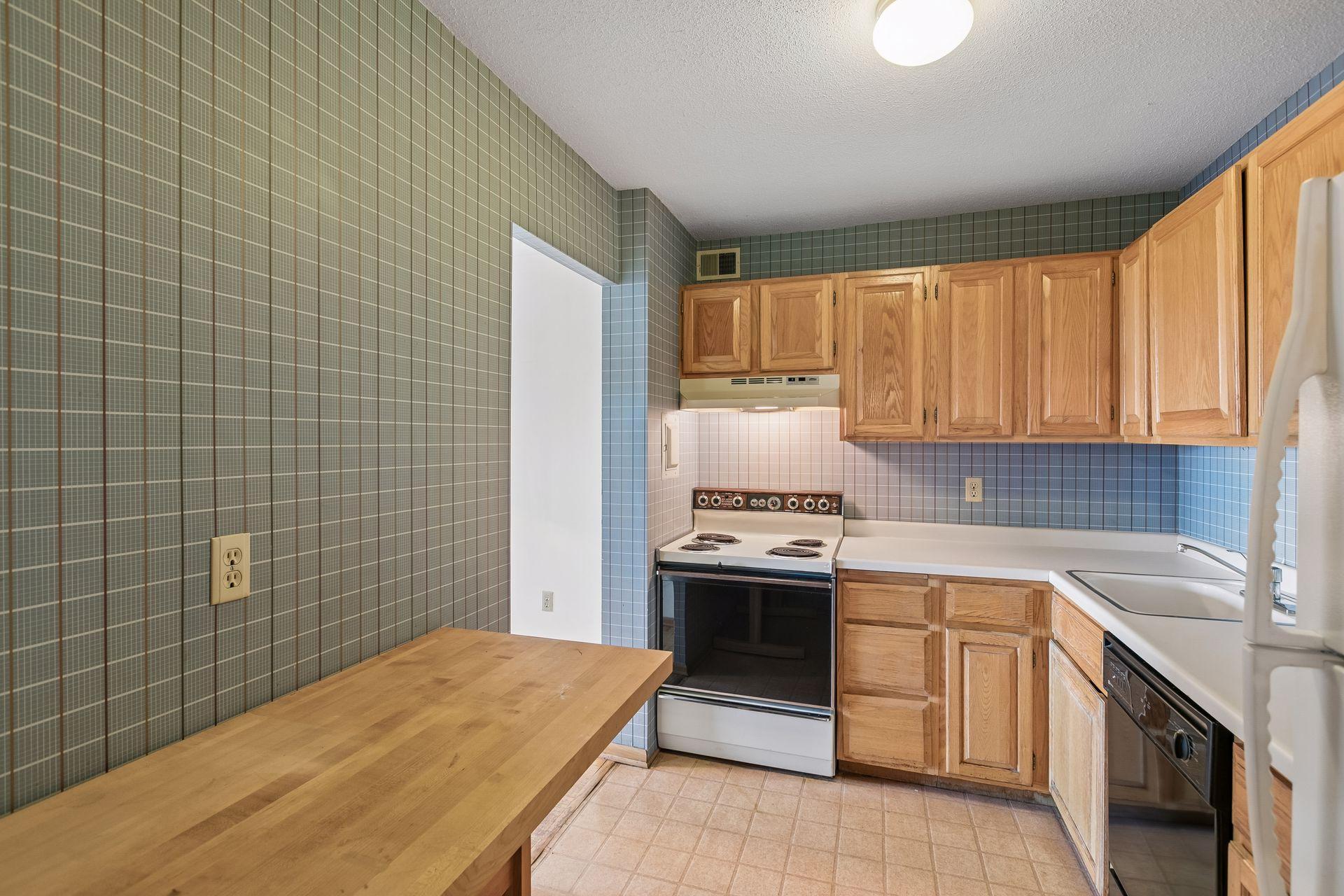 View of Residential at 400 Groveland Avenue #1912, Minneapolis MN 55403, Minneapolis (14 of 77) - Mike Wilen | Minnesota Team Real Estate