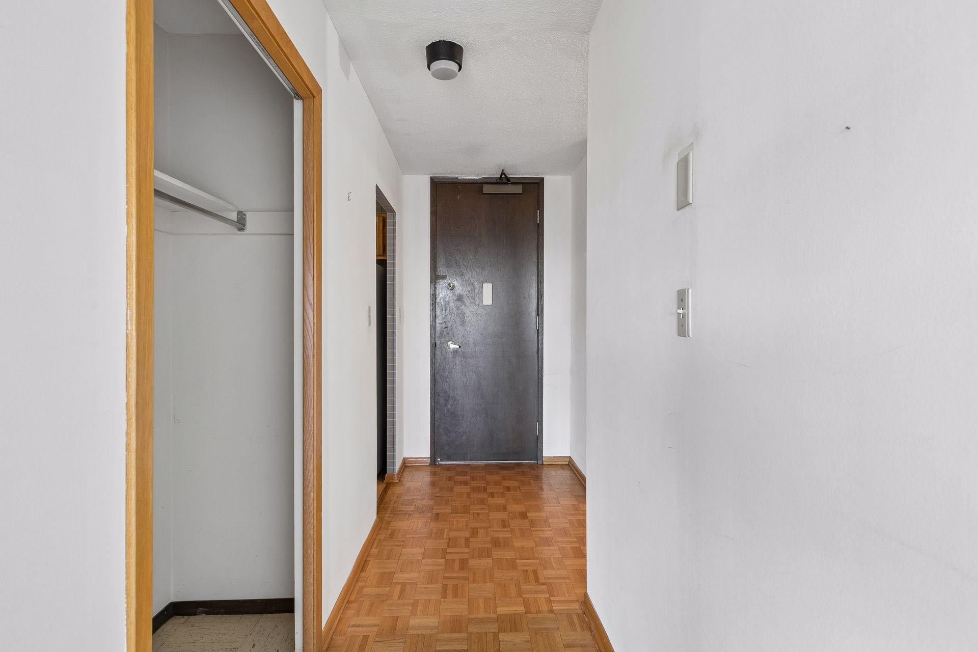 View of Residential at 400 Groveland Avenue #1912, Minneapolis MN 55403, Minneapolis (8 of 77) - Mike Wilen | Minnesota Team Real Estate