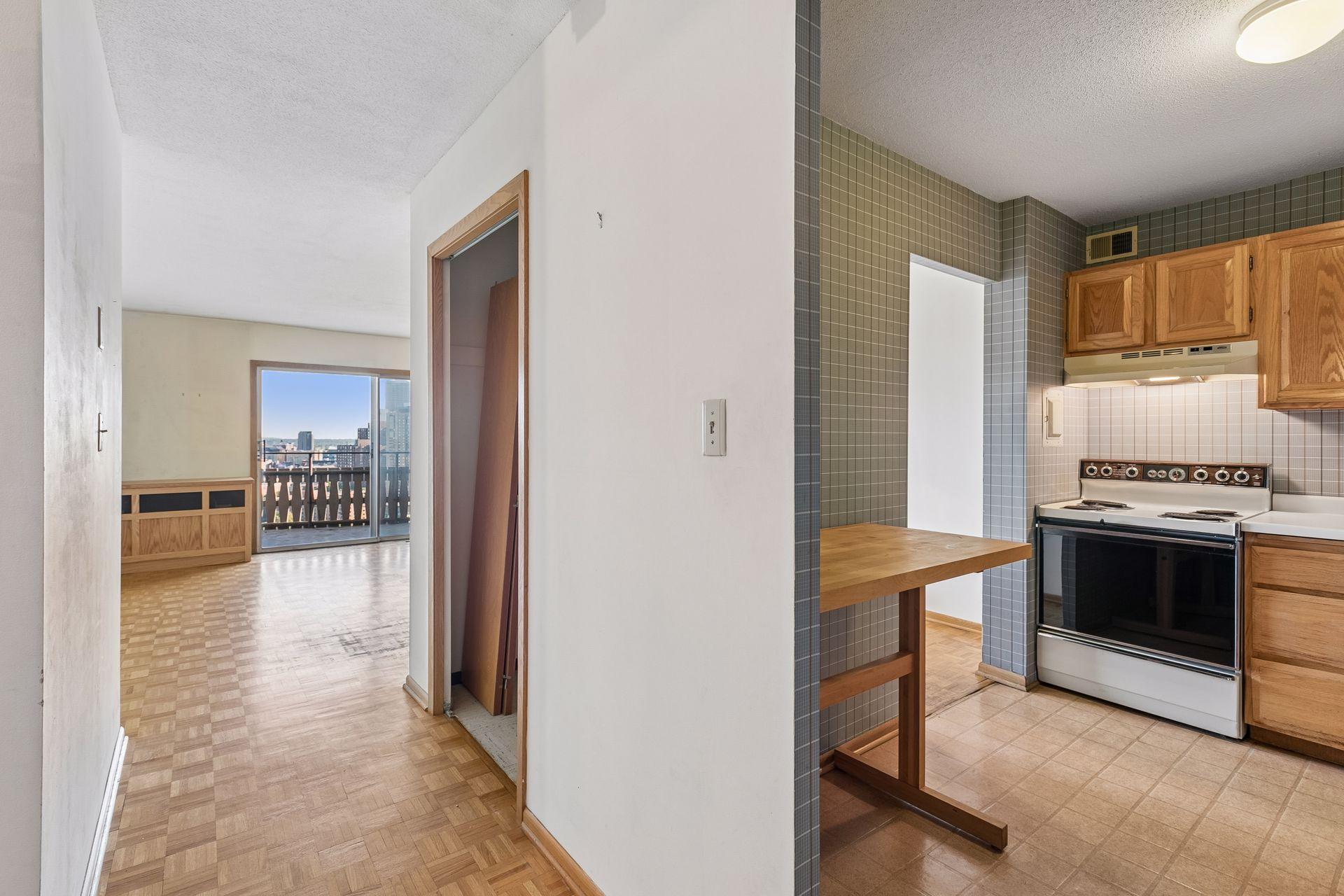View of Residential at 400 Groveland Avenue #1912, Minneapolis MN 55403, Minneapolis (3 of 77) - Mike Wilen | Minnesota Team Real Estate