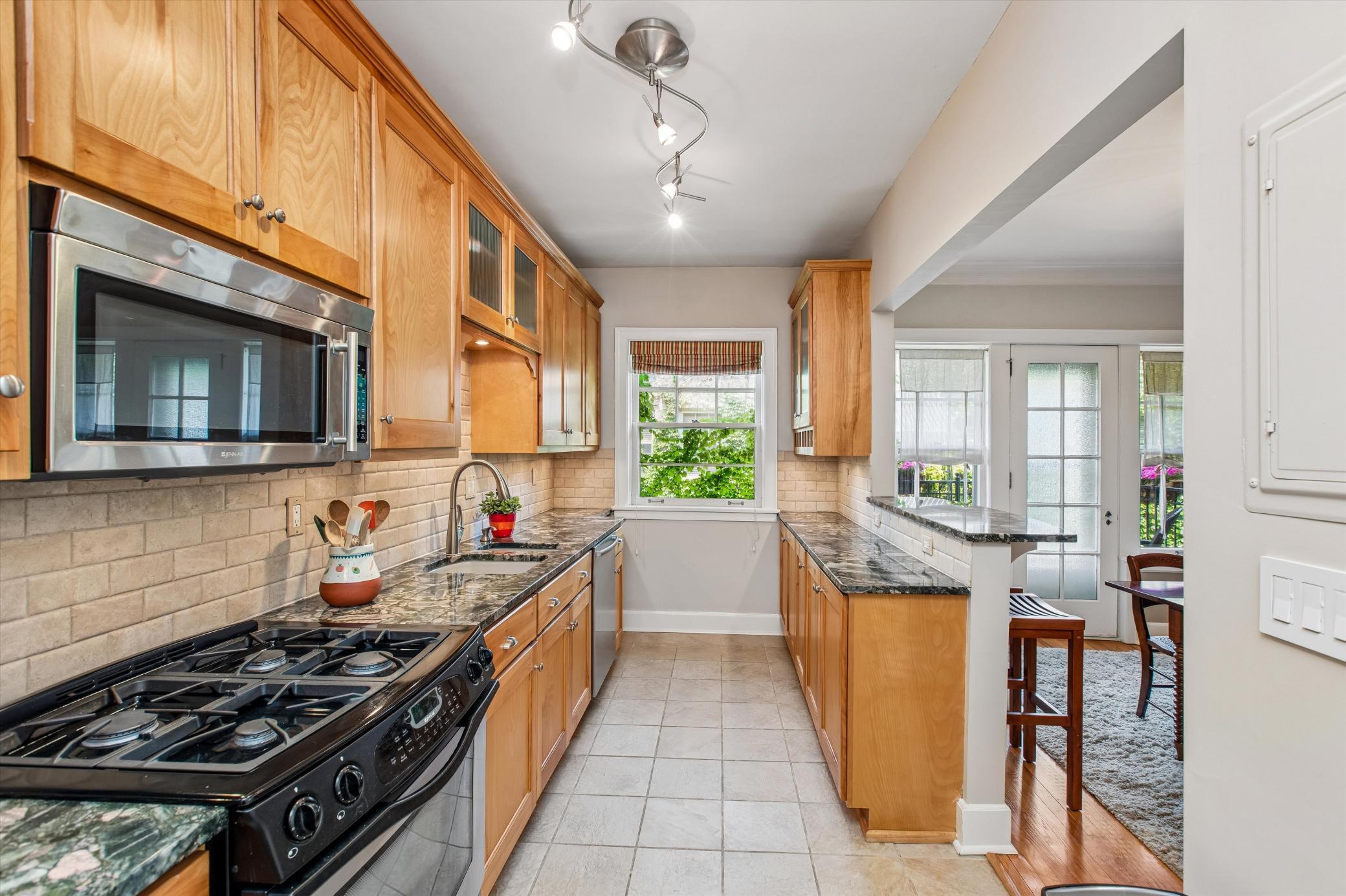View of Residential at 2521 Humboldt Avenue #309, Minneapolis MN 55405, Minneapolis (19 of 31) - Mike Wilen | Minnesota Team Real Estate
