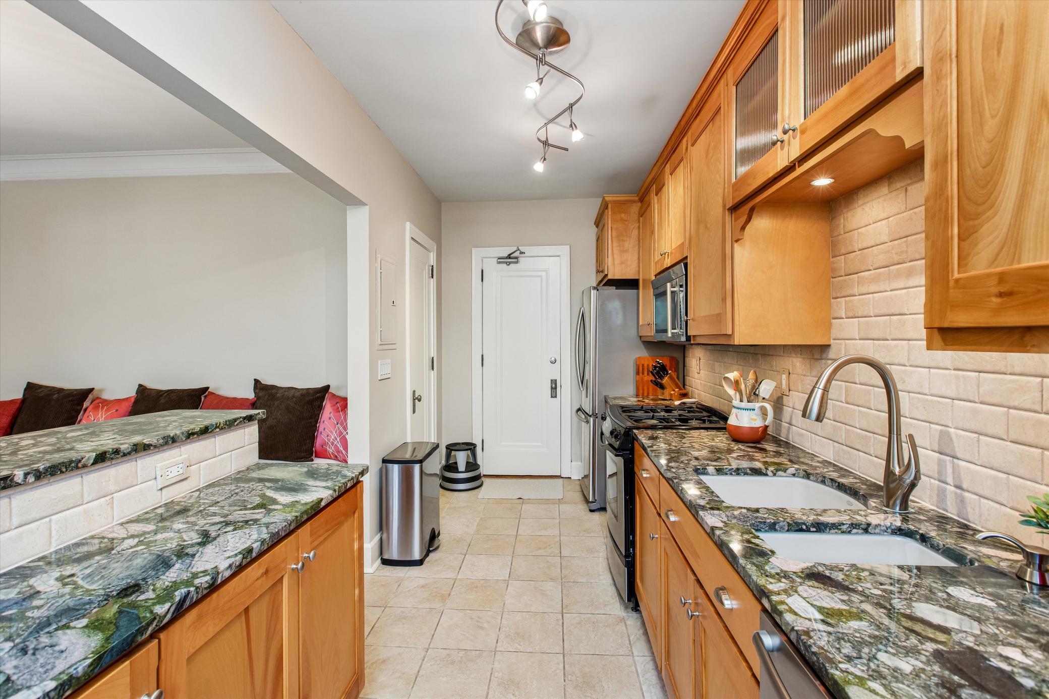 View of Residential at 2521 Humboldt Avenue #309, Minneapolis MN 55405, Minneapolis (20 of 31) - Mike Wilen | Minnesota Team Real Estate