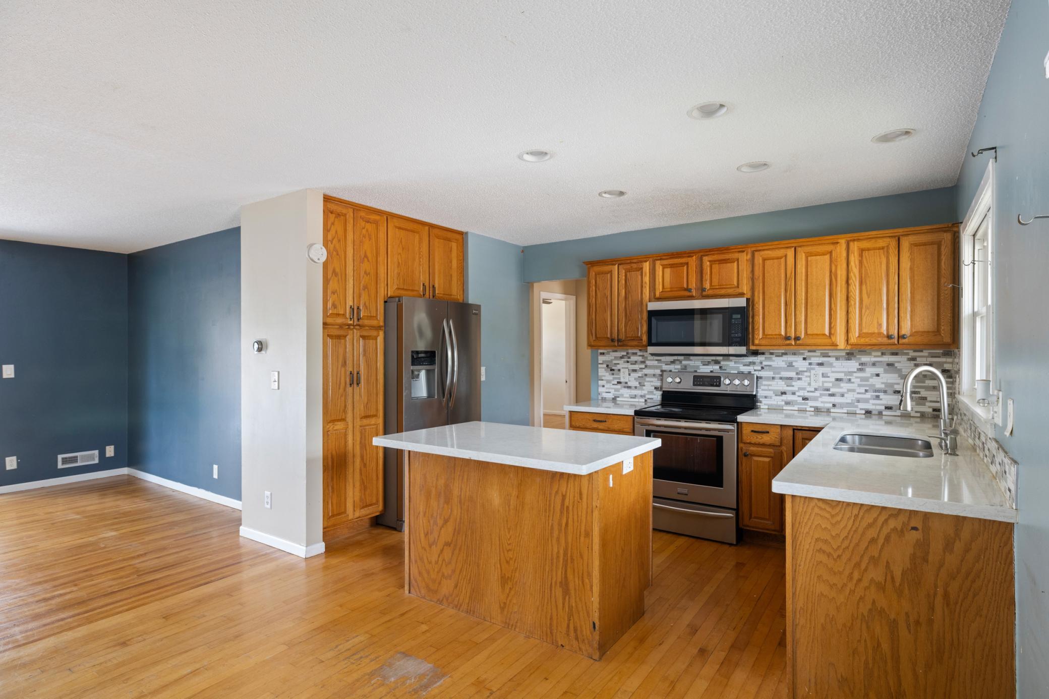 View of Residential at 893 Whitney Drive, Apple Valley MN 55124, Apple Valley (8 of 34) - Mike Wilen | Minnesota Team Real Estate