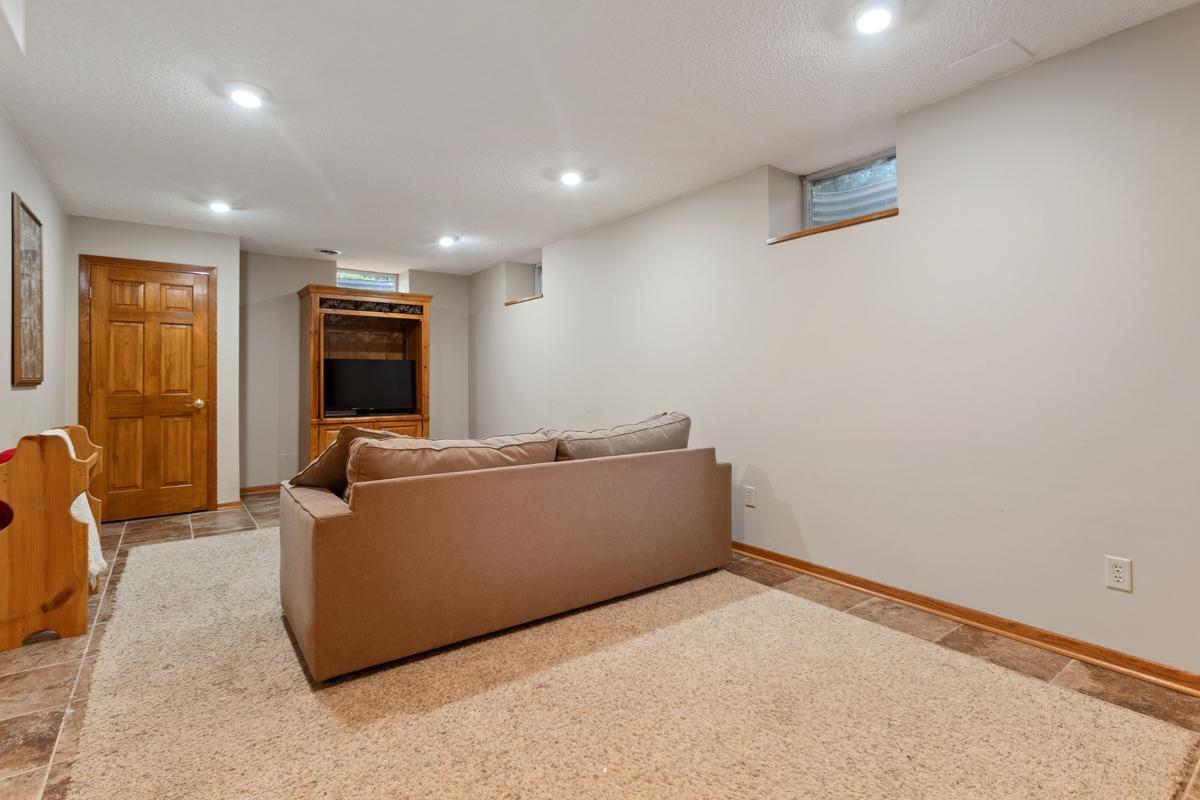 View of Residential at 7020 Beacon Circle, Eden Prairie MN 55346, Eden Prairie (18 of 36) - Mike Wilen | Minnesota Team Real Estate