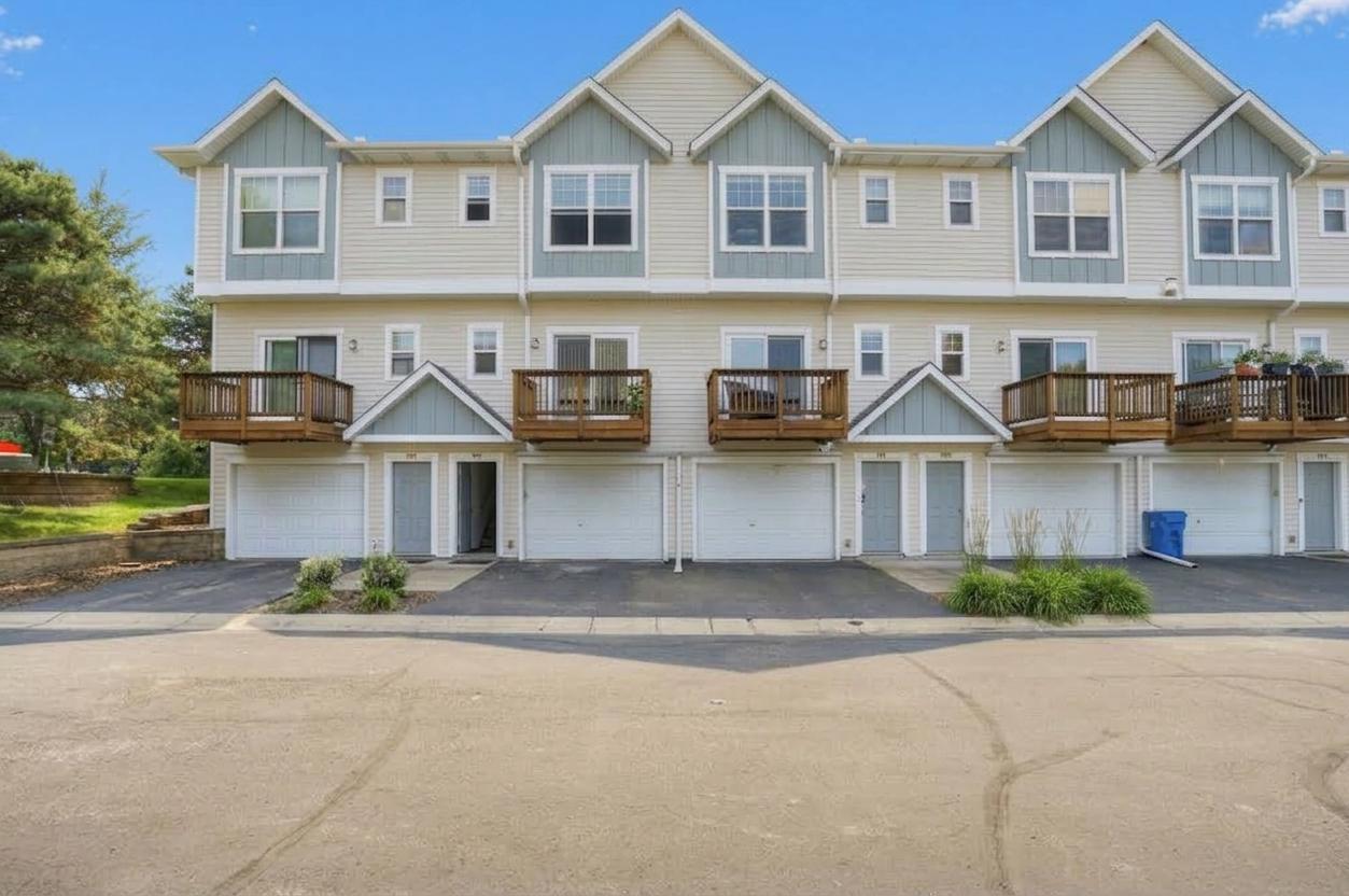 View of Residential at 1473 Magnolia Avenue, Saint Paul MN 55106, Saint Paul (23 of 25) - Mike Wilen | Minnesota Team Real Estate