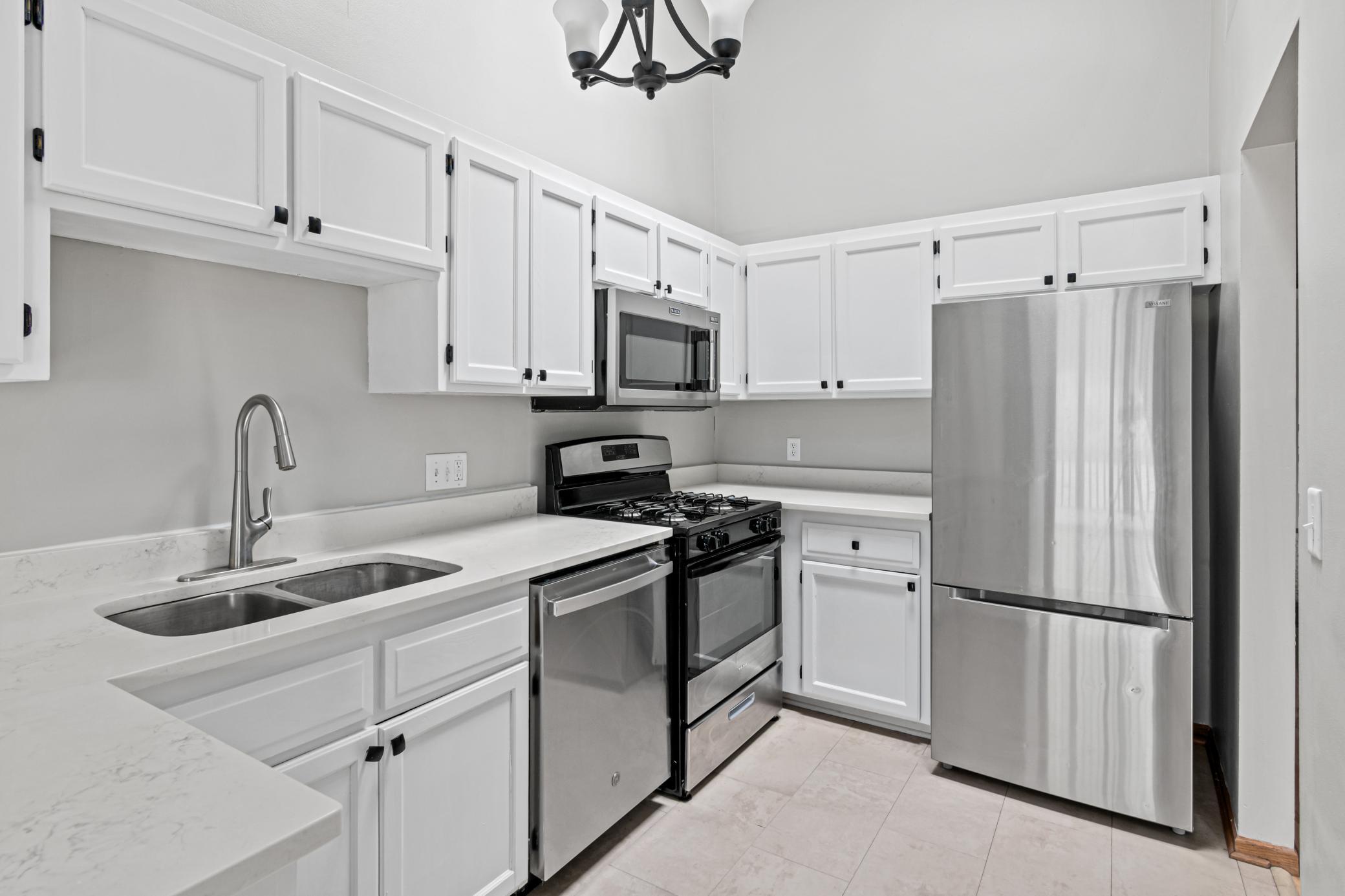 View of Residential at 1048 Aston Circle, Burnsville MN 55337, Burnsville (9 of 21) - Mike Wilen | Minnesota Team Real Estate