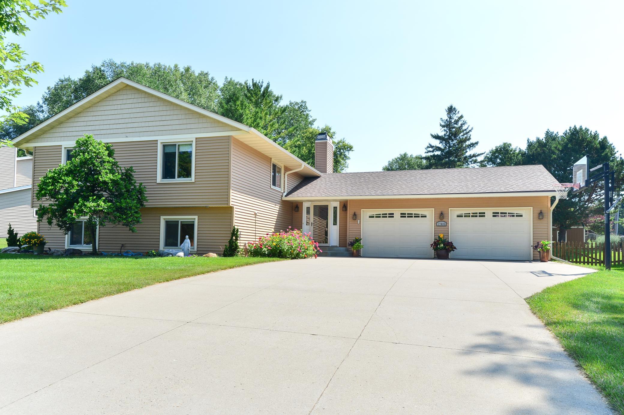 View of Residential at 17400 Barrington Court, Minnetonka MN 55345, Minnetonka (3 of 36) - Mike Wilen | Minnesota Team Real Estate