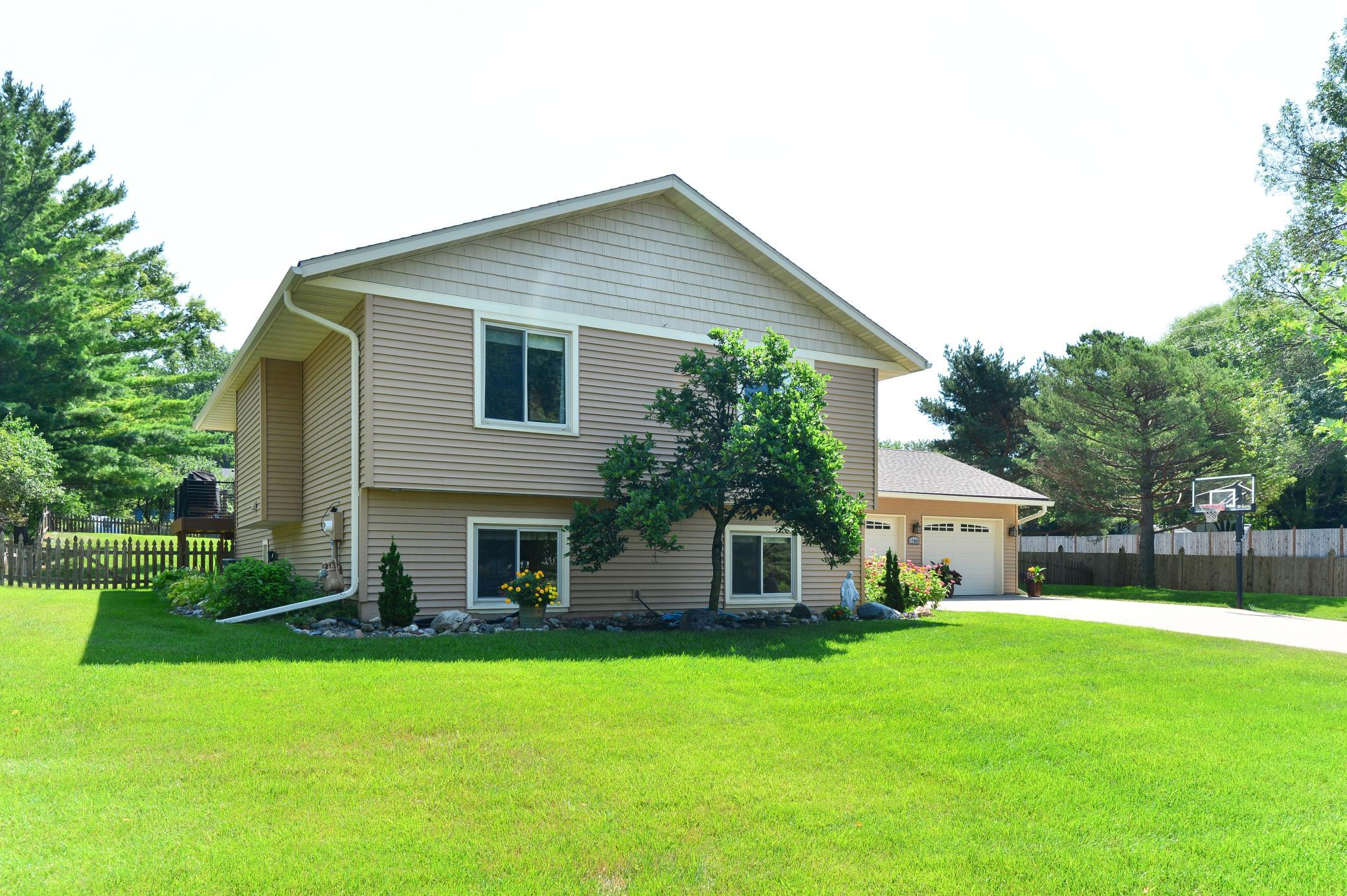 View of Residential at 17400 Barrington Court, Minnetonka MN 55345, Minnetonka (4 of 36) - Mike Wilen | Minnesota Team Real Estate