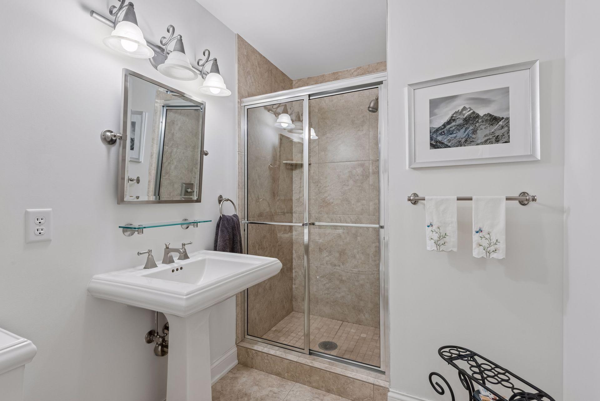 View of Residential at 1766 Girard Avenue #3, Minneapolis MN 55403, Minneapolis (19 of 20) - Mike Wilen | Minnesota Team Real Estate