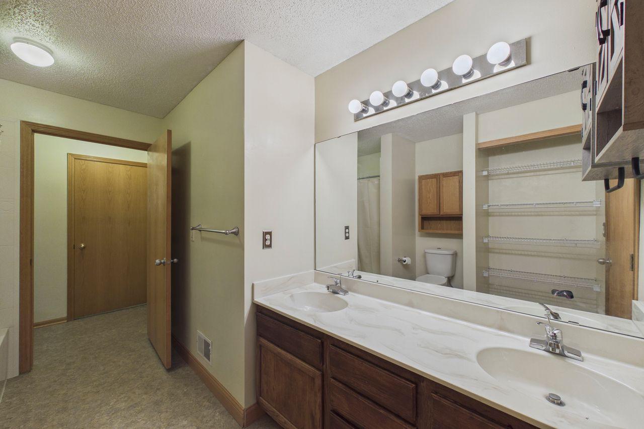 View of Residential at 182 Emerson Avenue, West Saint Paul MN 55118, West Saint Paul (12 of 22) - Mike Wilen | Minnesota Team Real Estate