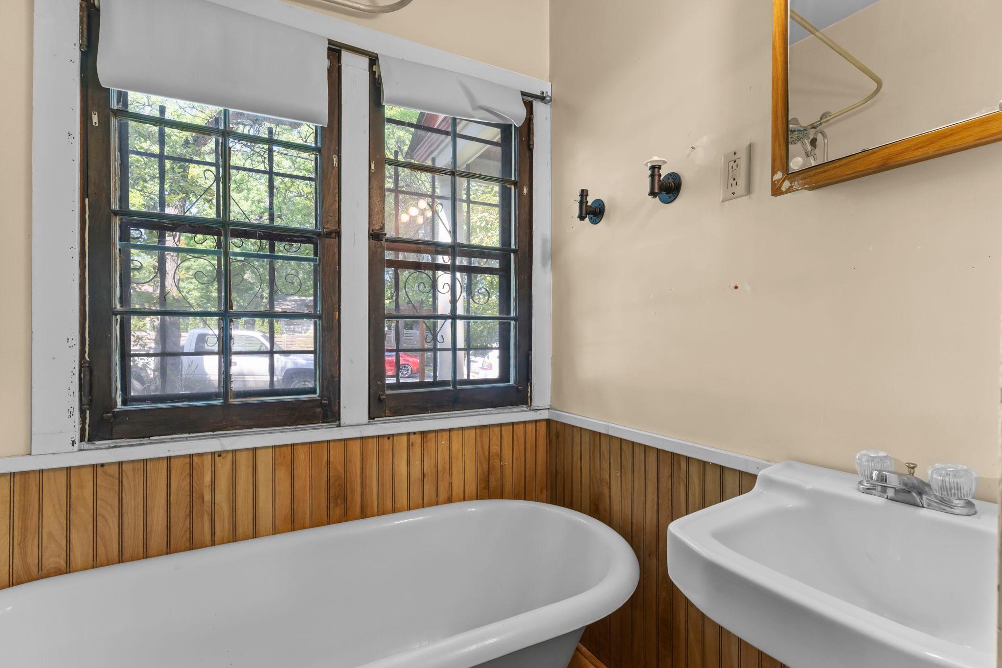 View of Residential at 2226 Fremont Avenue, Minneapolis MN 55411, Minneapolis (23 of 36) - Mike Wilen | Minnesota Team Real Estate