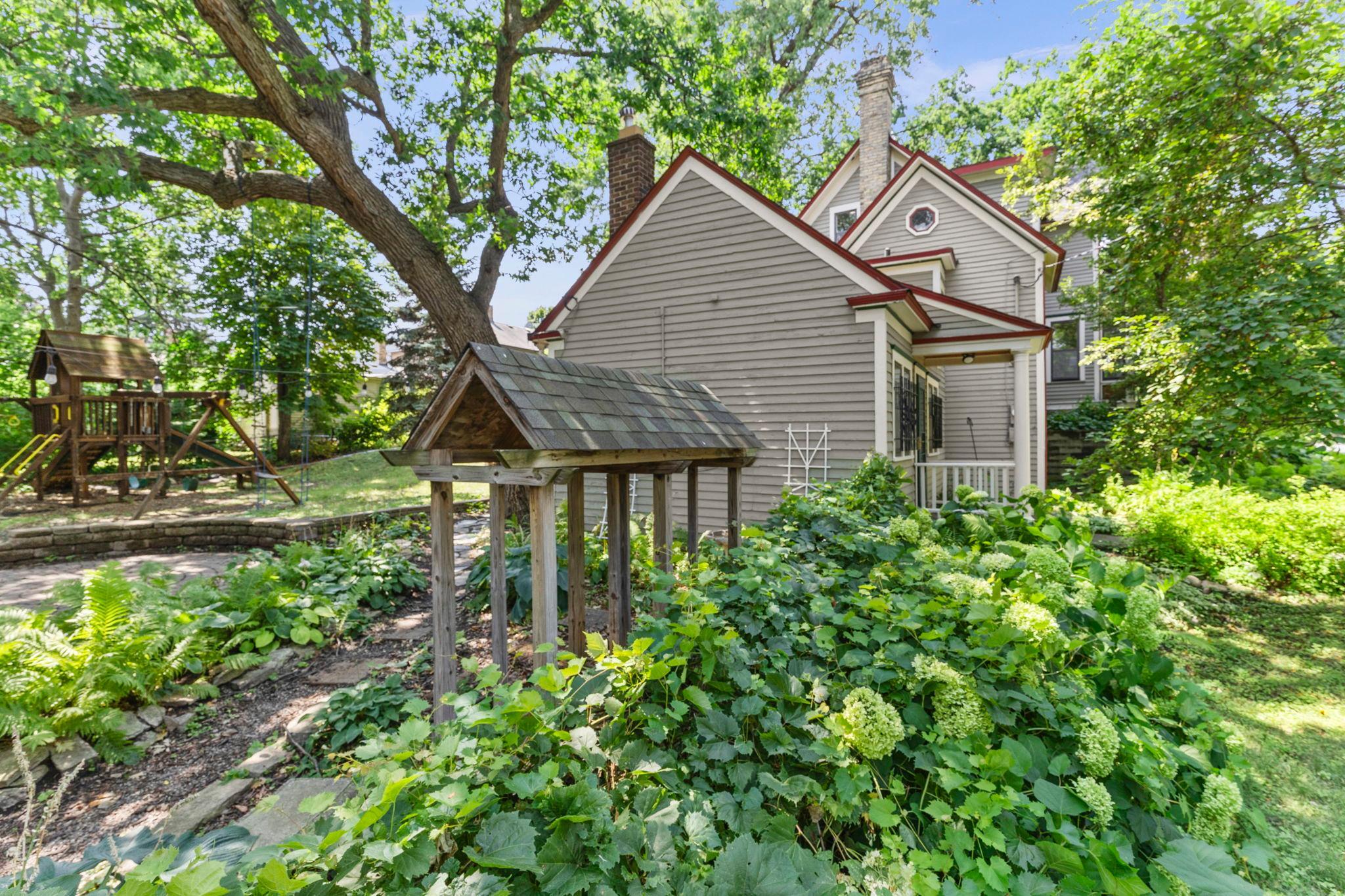View of Residential at 2226 Fremont Avenue, Minneapolis MN 55411, Minneapolis (30 of 36) - Mike Wilen | Minnesota Team Real Estate