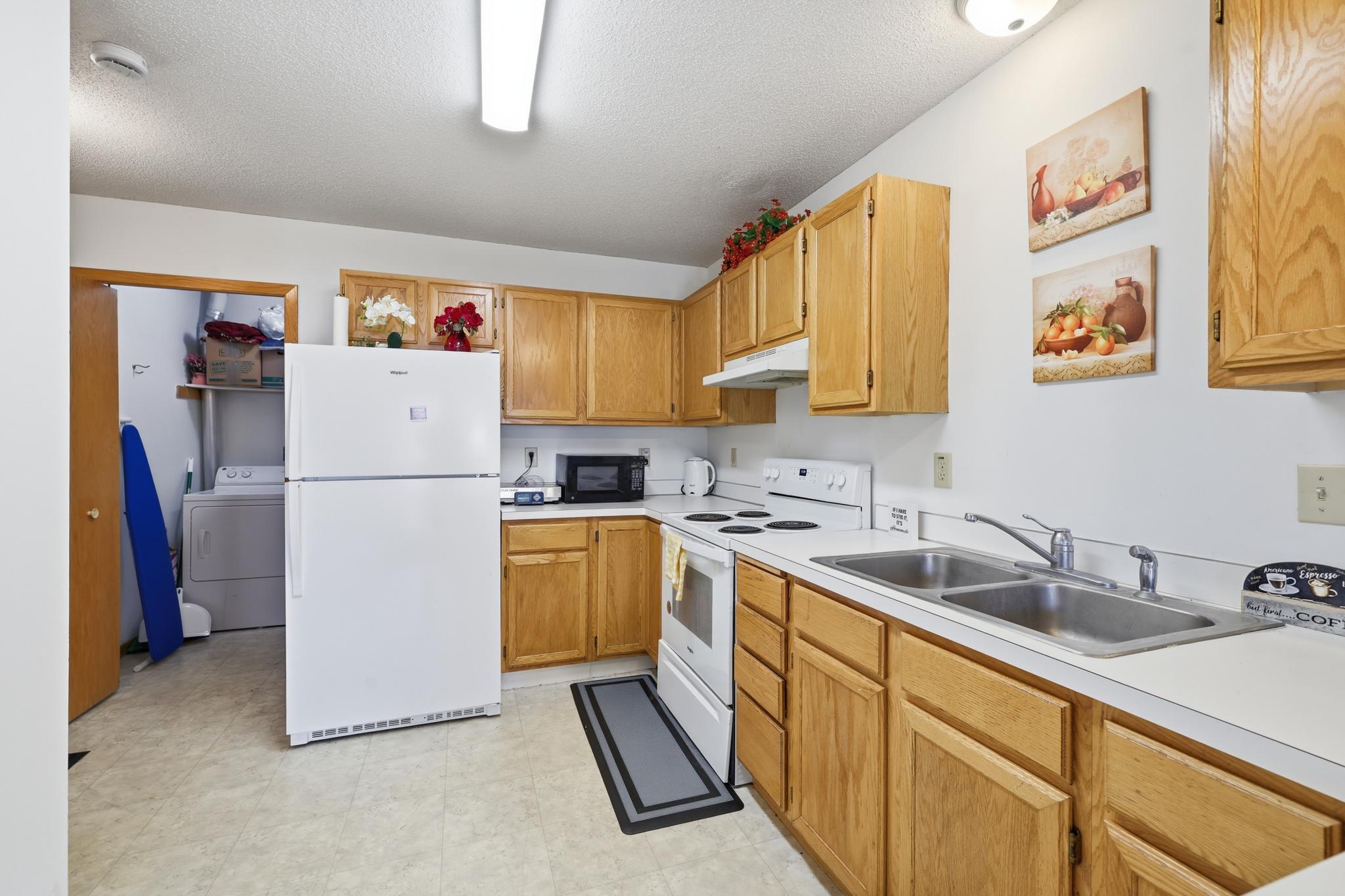 View of Residential at 1870 Donegal Drive #4, Woodbury MN 55125, Woodbury (13 of 26) - Mike Wilen | Minnesota Team Real Estate