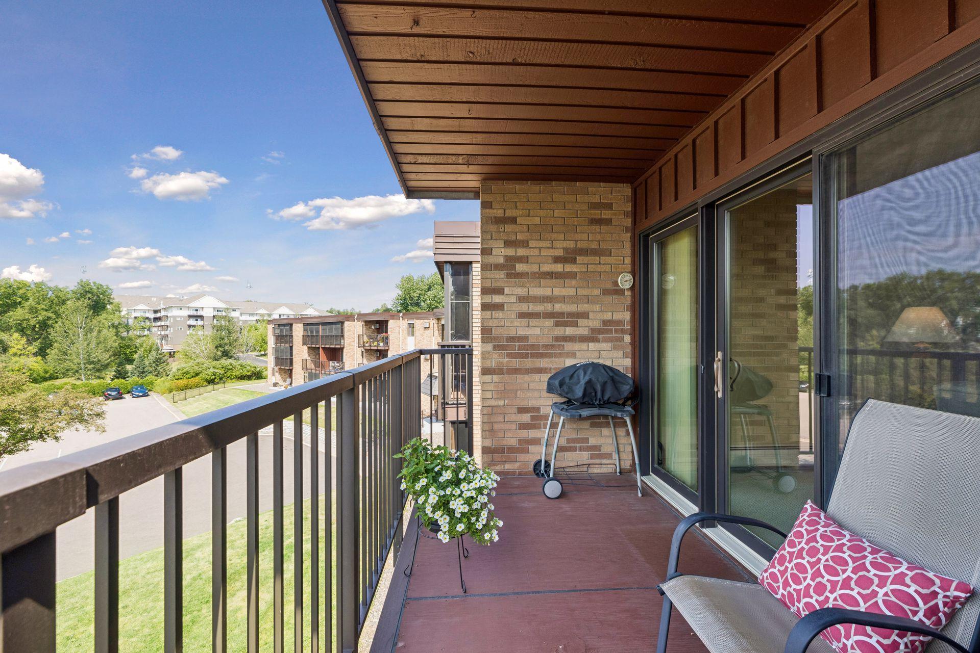 View of Residential at 2700 Oxford Street #140, Roseville MN 55113, Roseville (24 of 26) - Mike Wilen | Minnesota Team Real Estate