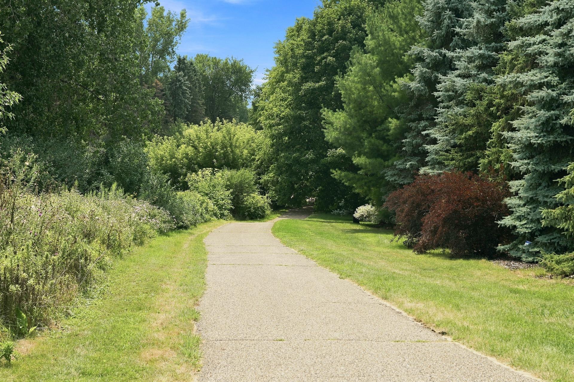 View of Residential at 11021 Oak Grove Circle #C, Woodbury MN 55129, Woodbury (38 of 43) - Mike Wilen | Minnesota Team Real Estate