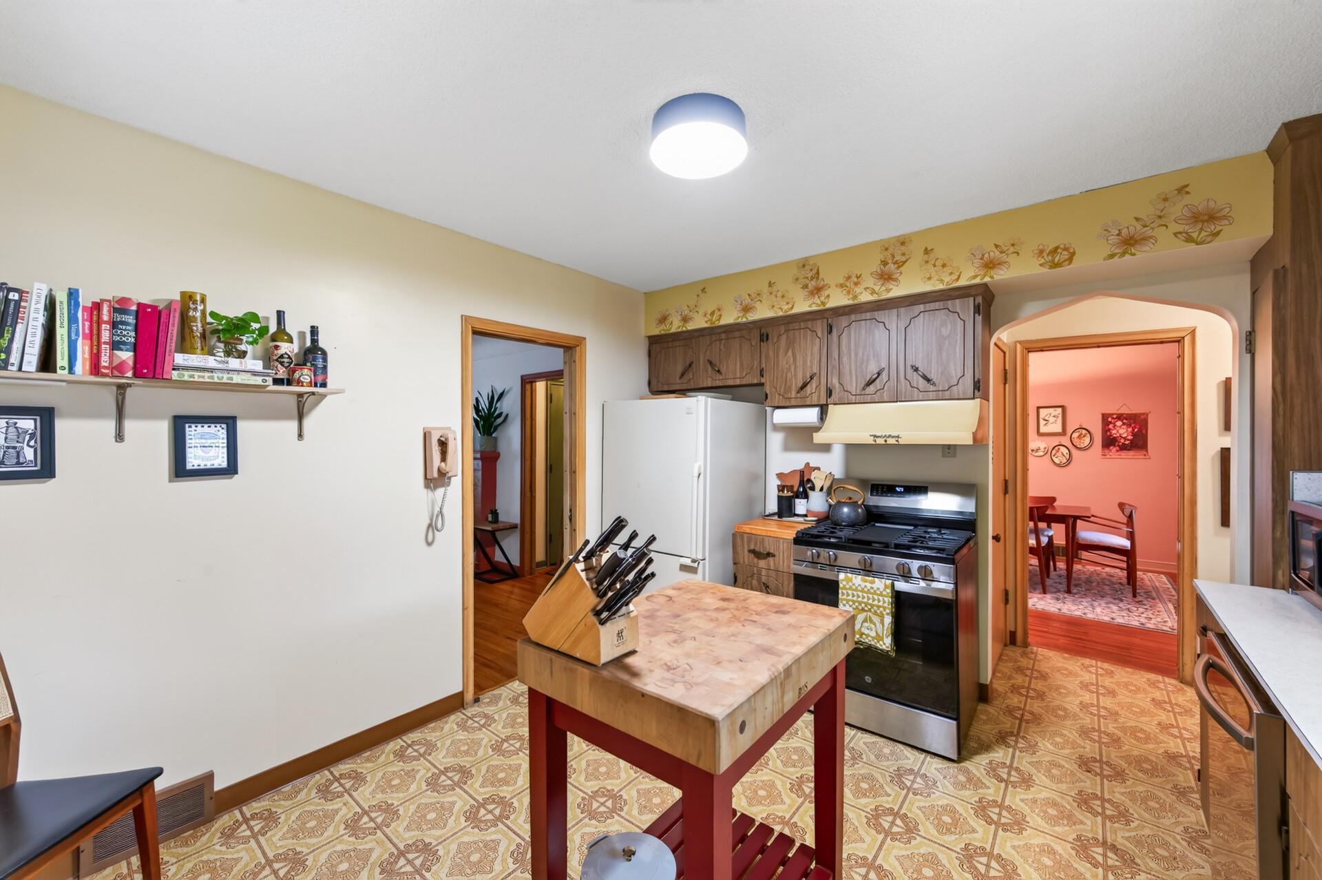 View of Residential at 1156 Englewood Avenue, Saint Paul MN 55104, Saint Paul (8 of 30) - Mike Wilen | Minnesota Team Real Estate