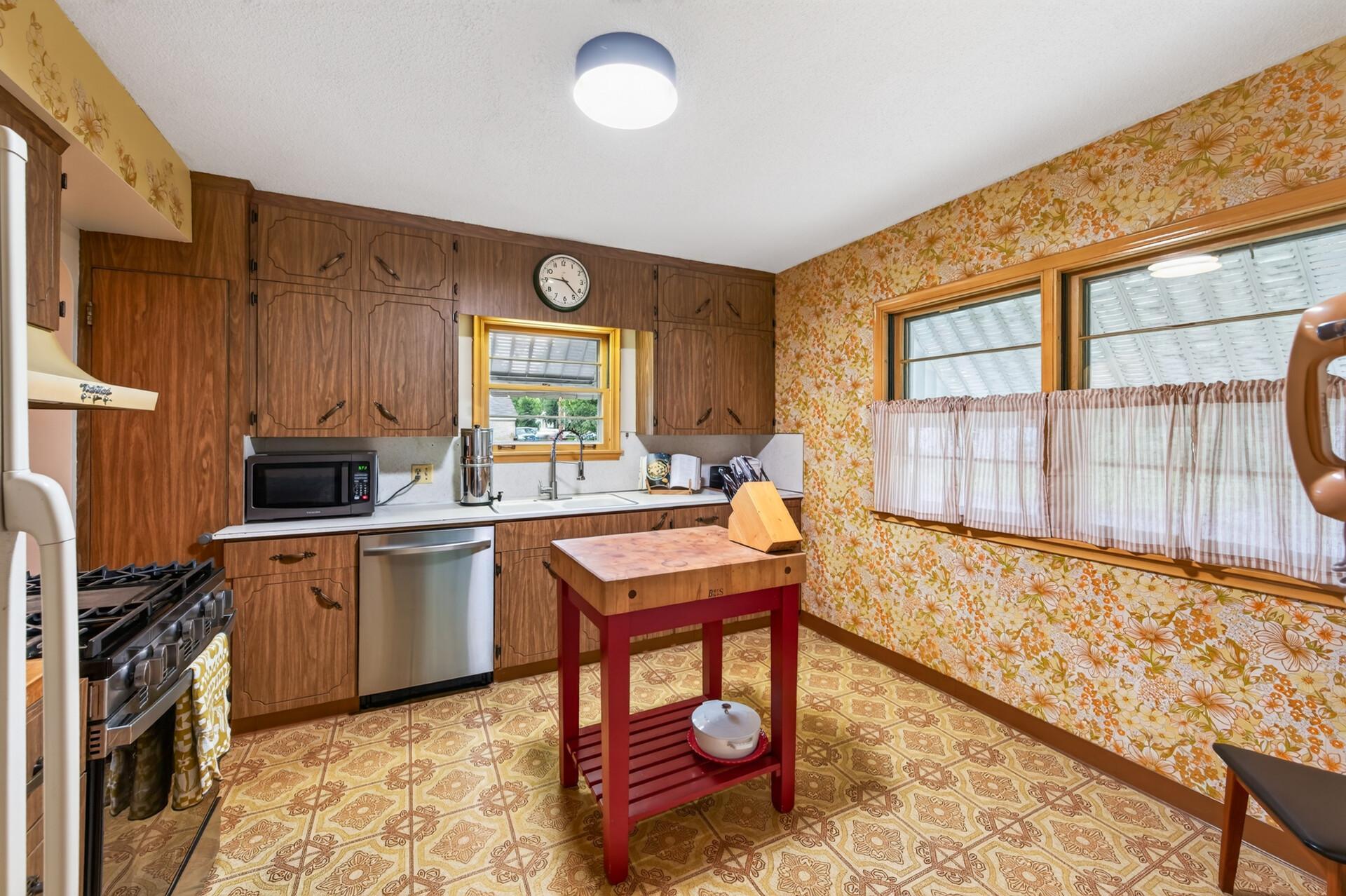 View of Residential at 1156 Englewood Avenue, Saint Paul MN 55104, Saint Paul (7 of 30) - Mike Wilen | Minnesota Team Real Estate