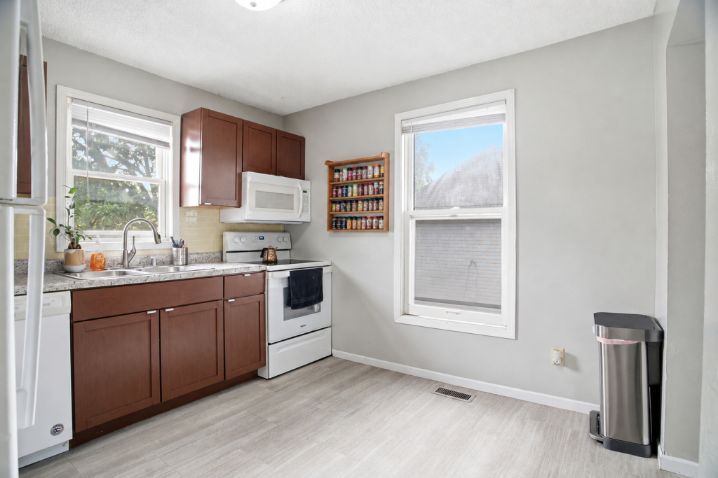 View of Residential Income at 3129 Clinton Avenue, Minneapolis MN 55408, Minneapolis (17 of 30) - Mike Wilen | Minnesota Team Real Estate