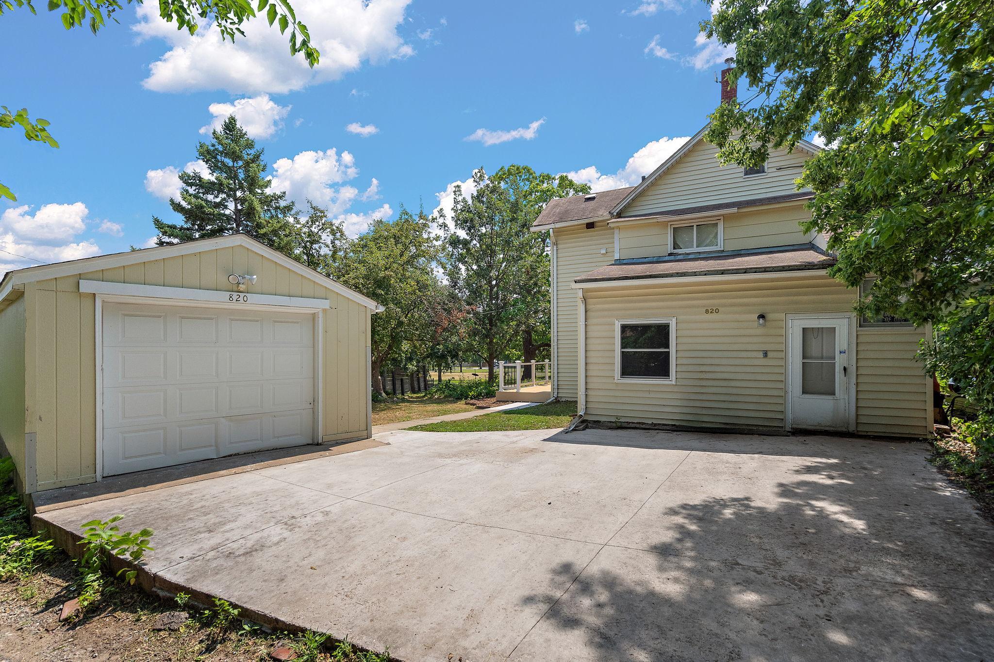 View of Residential Income at 820 18th Avenue, Minneapolis MN 55411, Minneapolis (11 of 34) - Mike Wilen | Minnesota Team Real Estate