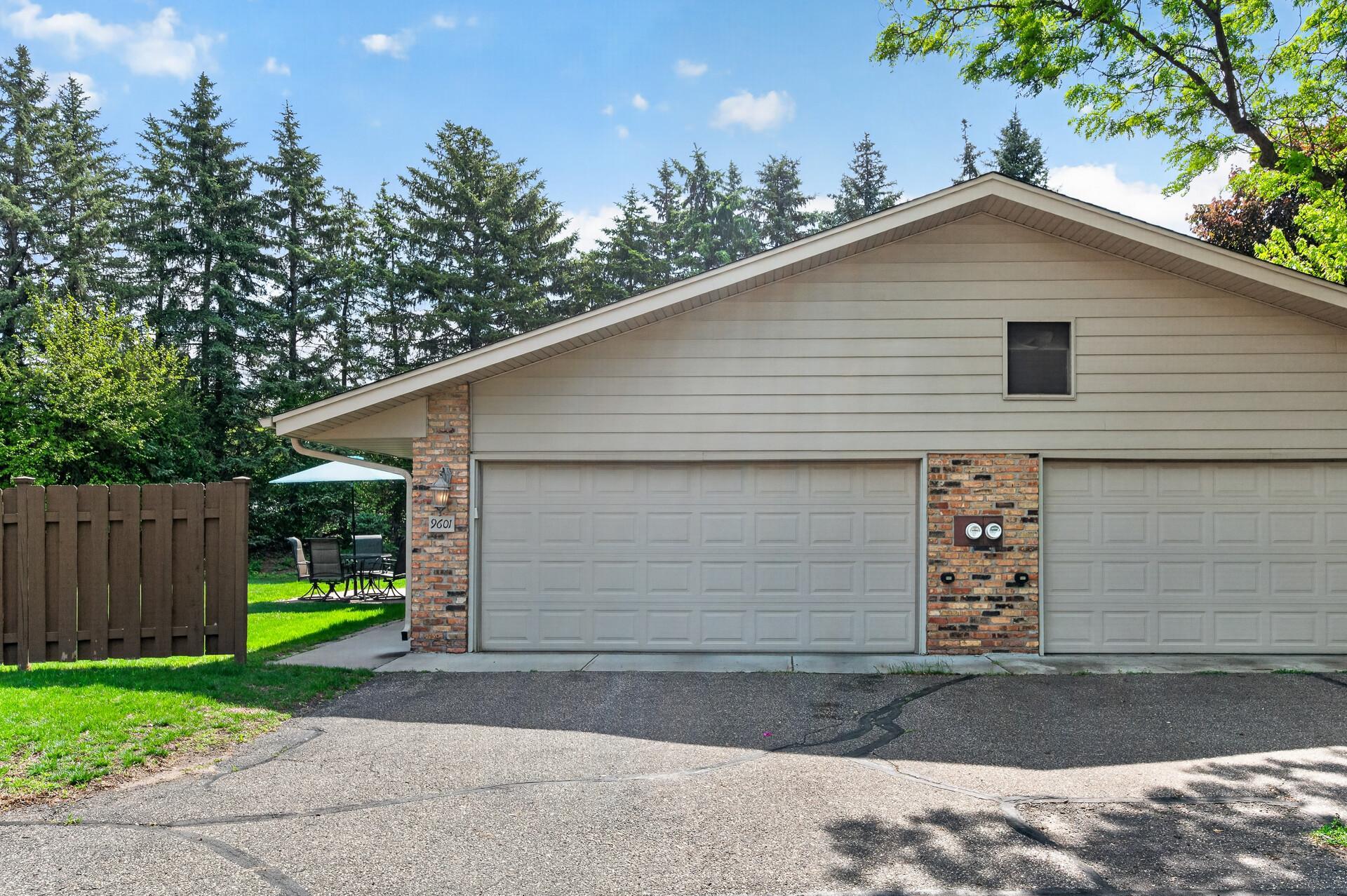 View of Residential at 9601 Lonsdale Circle, Minnetonka MN 55305, Minnetonka (24 of 27) - Mike Wilen | Minnesota Team Real Estate