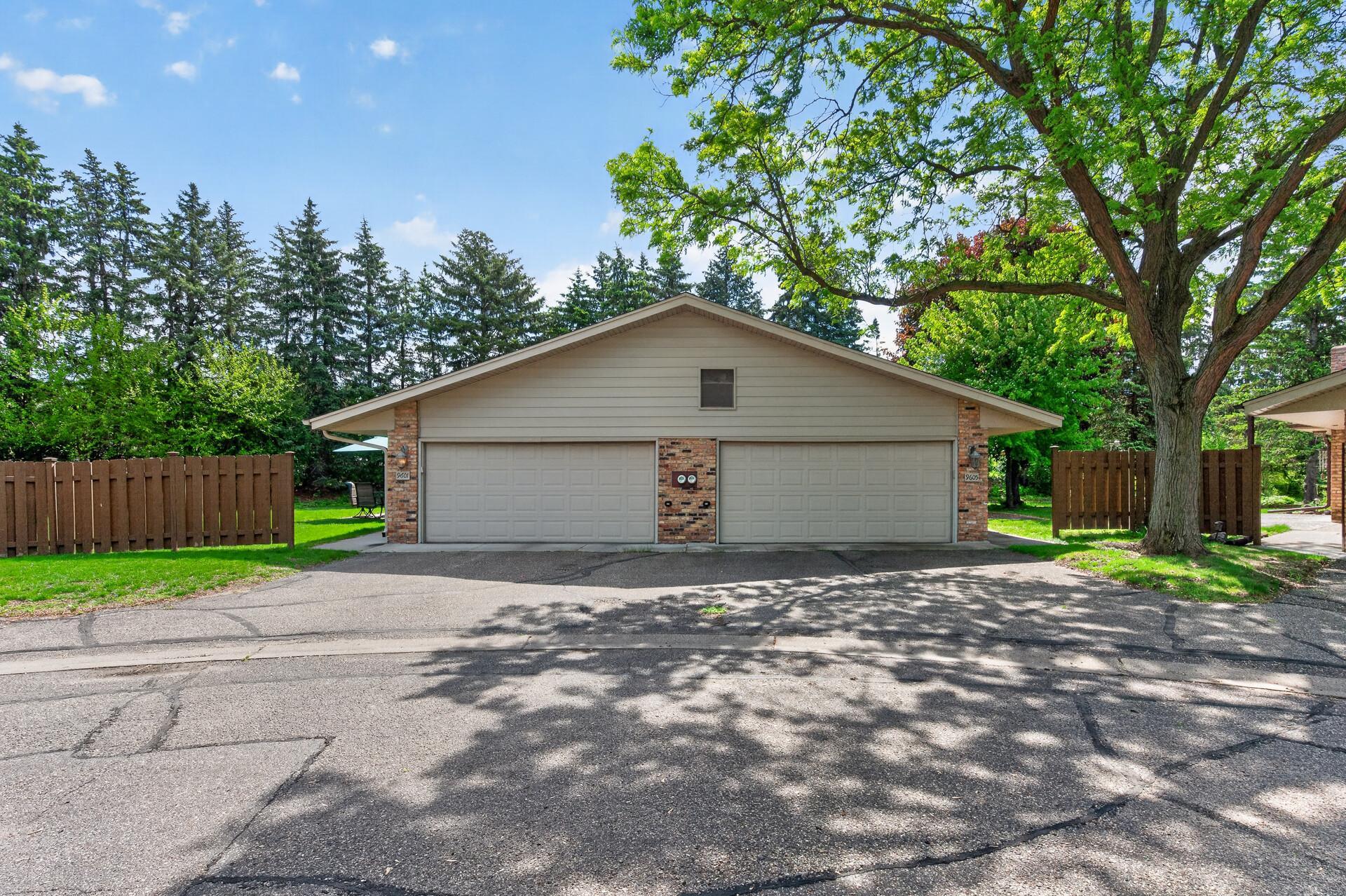 View of Residential at 9601 Lonsdale Circle, Minnetonka MN 55305, Minnetonka (26 of 27) - Mike Wilen | Minnesota Team Real Estate