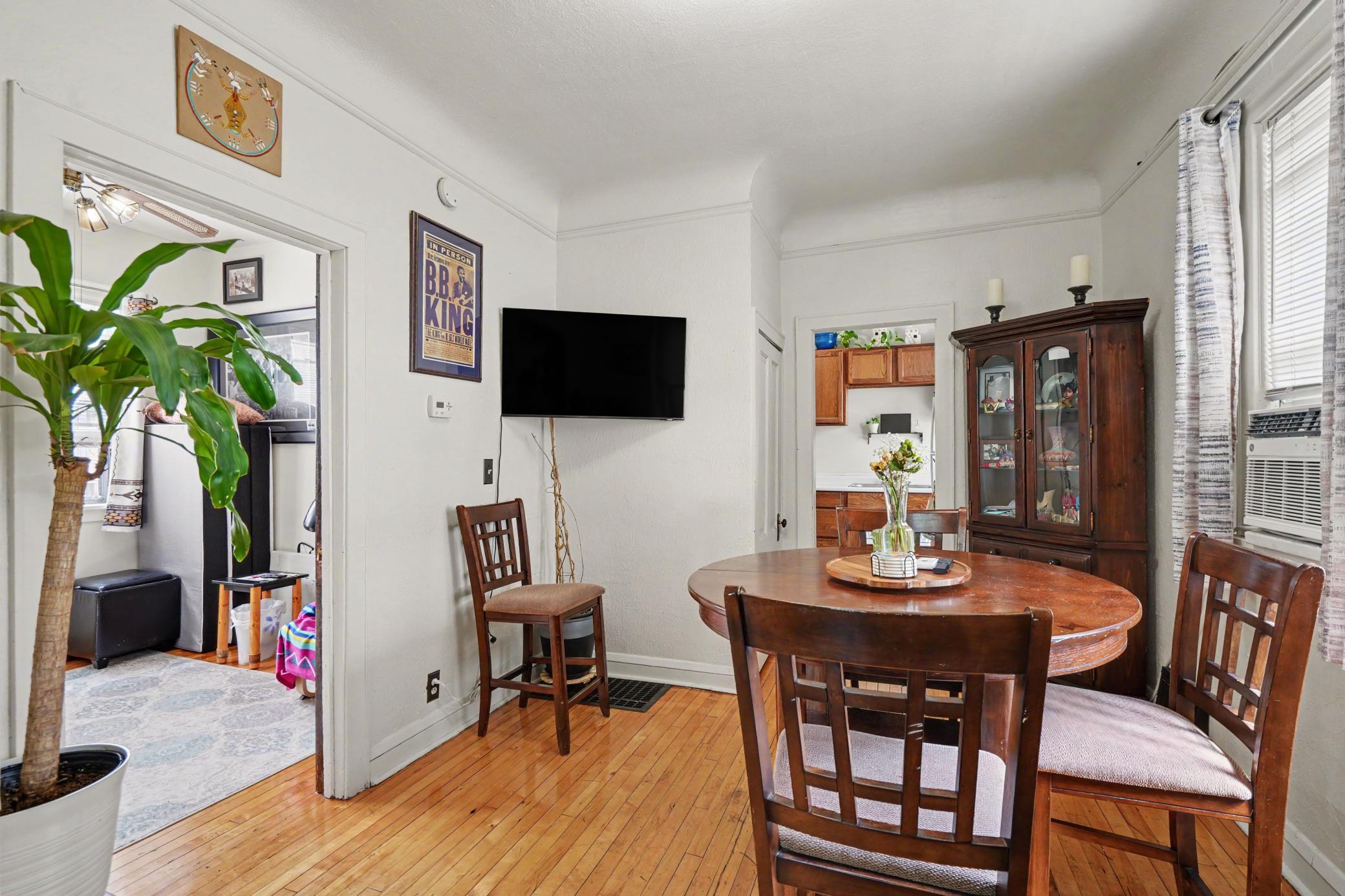 View of Residential Income at 2720 Grand Avenue, Minneapolis MN 55408, Minneapolis (5 of 33) - Mike Wilen | Minnesota Team Real Estate