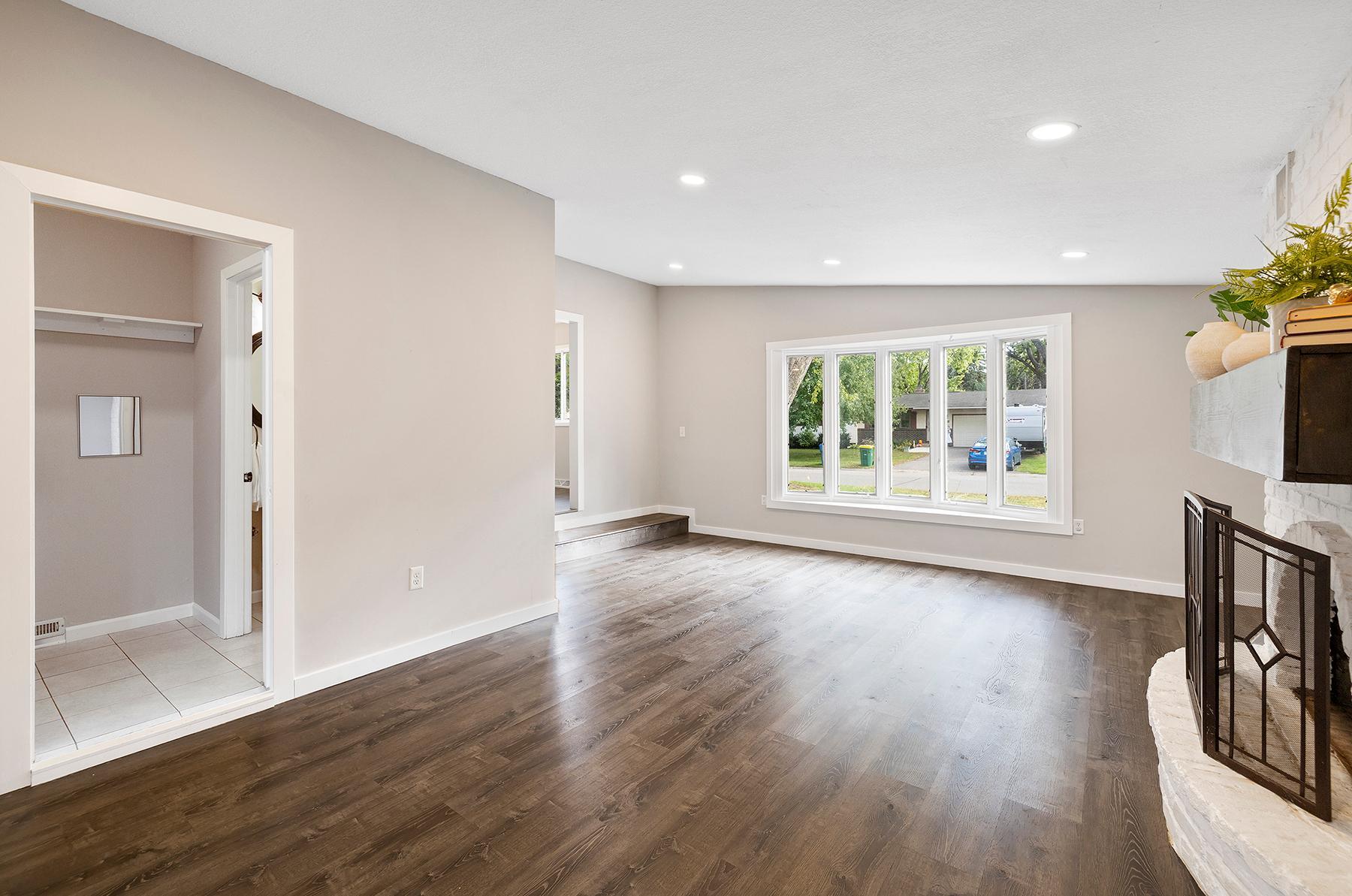 View of Residential at 6208 81st Avenue, Brooklyn Park MN 55443, Brooklyn Park (13 of 36) - Mike Wilen | Minnesota Team Real Estate