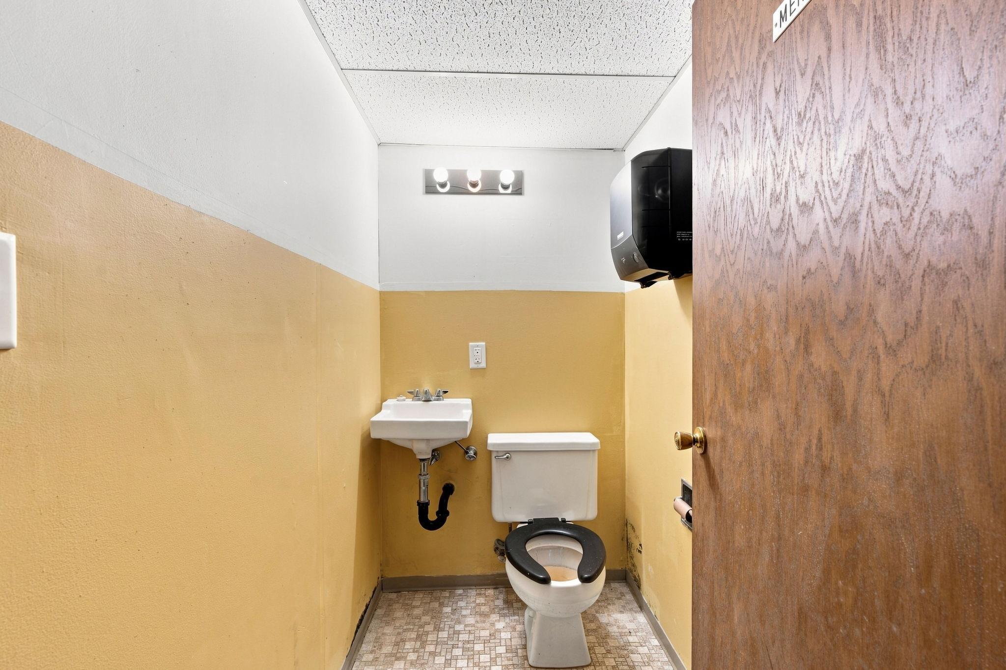 View of Commercial Sale at 980 Dale Street, Saint Paul MN 55117, Saint Paul (33 of 49) - Mike Wilen | Minnesota Team Real Estate