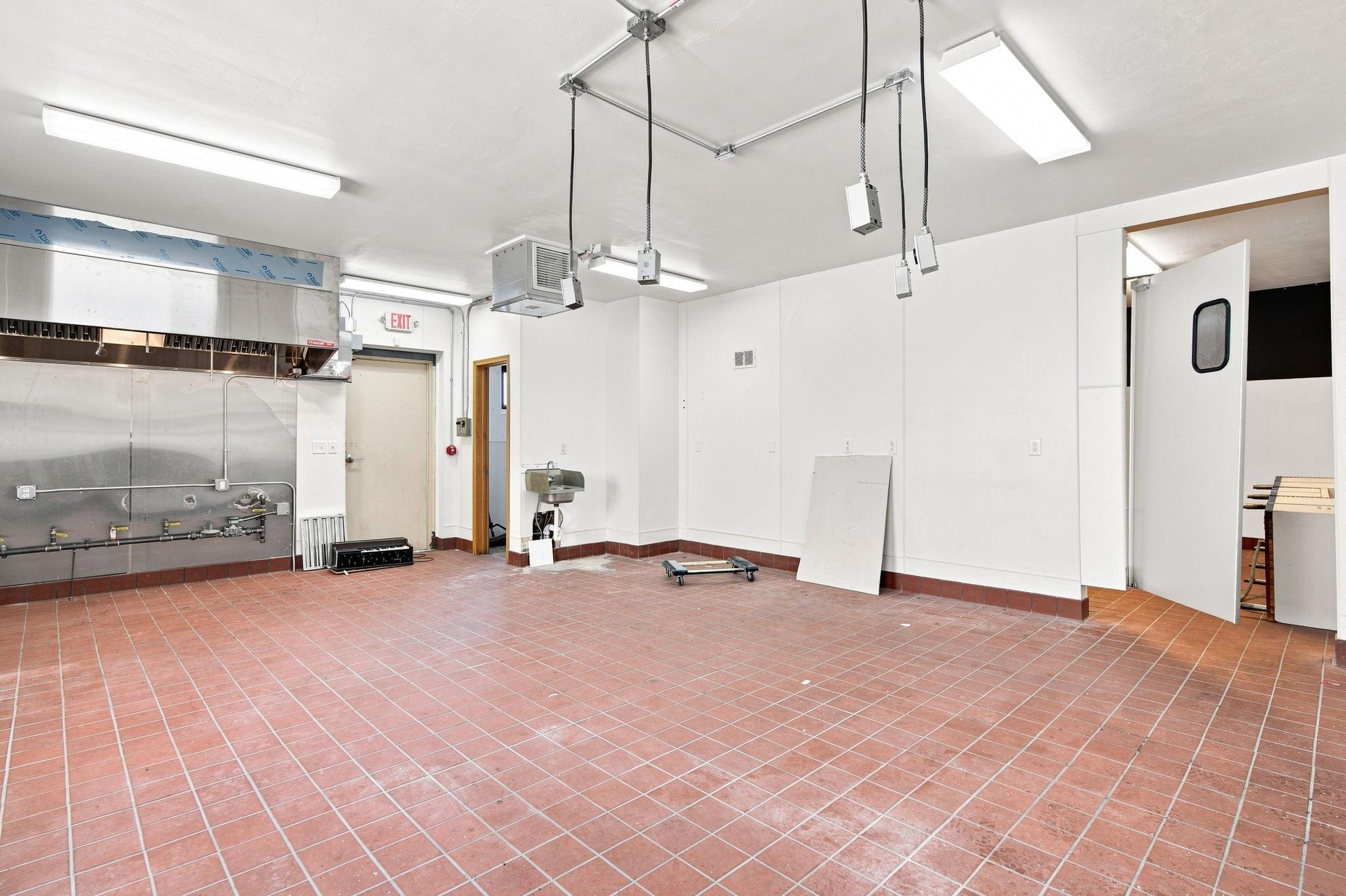 View of Commercial Sale at 980 Dale Street, Saint Paul MN 55117, Saint Paul (29 of 49) - Mike Wilen | Minnesota Team Real Estate