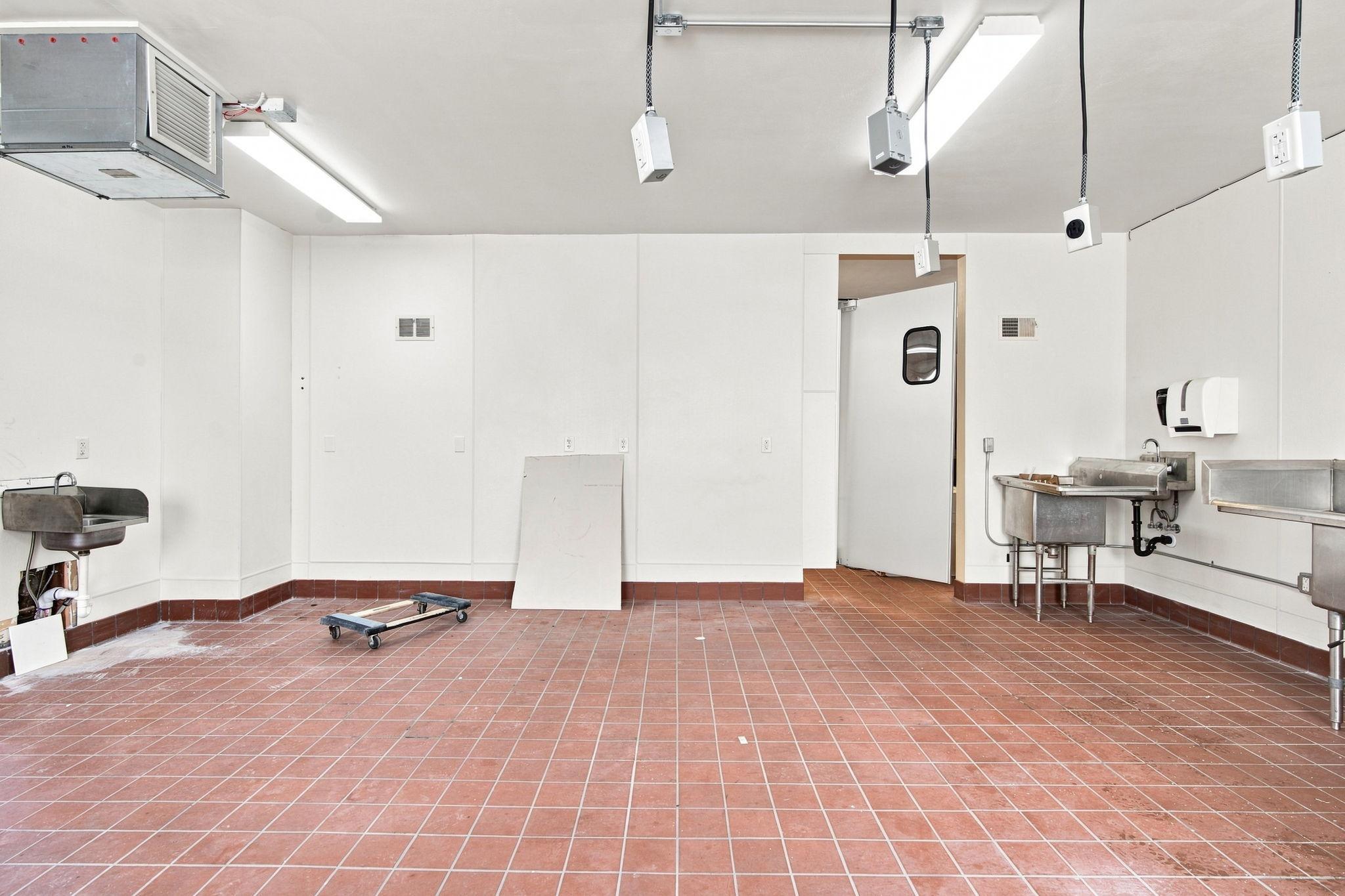 View of Commercial Sale at 980 Dale Street, Saint Paul MN 55117, Saint Paul (28 of 49) - Mike Wilen | Minnesota Team Real Estate