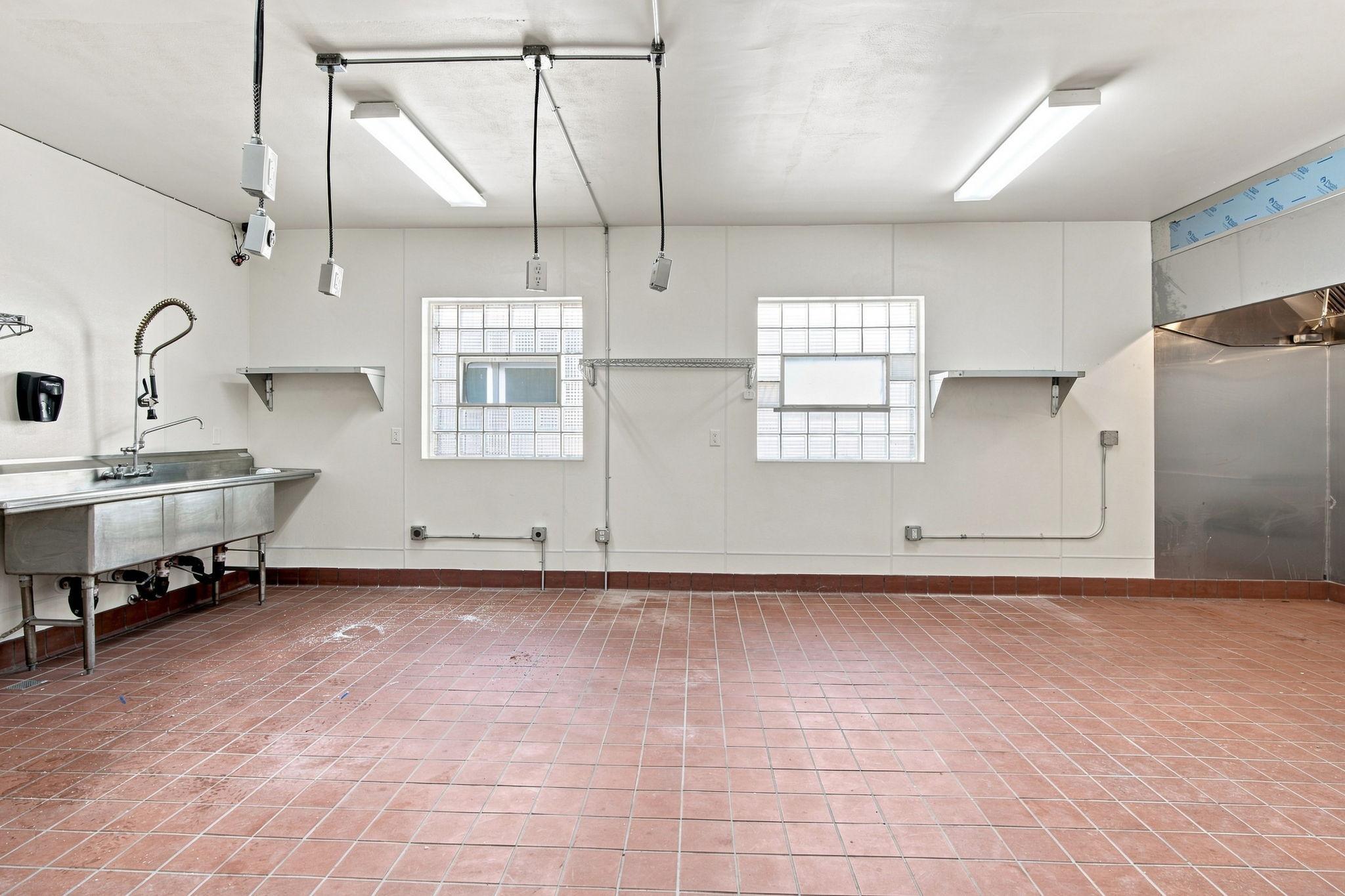View of Commercial Sale at 980 Dale Street, Saint Paul MN 55117, Saint Paul (26 of 49) - Mike Wilen | Minnesota Team Real Estate