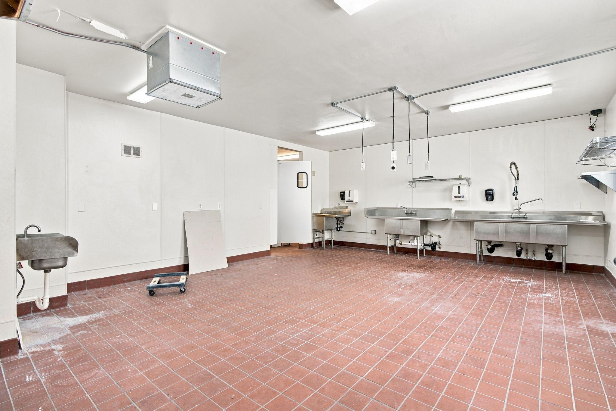 View of Commercial Sale at 980 Dale Street, Saint Paul MN 55117, Saint Paul (25 of 49) - Mike Wilen | Minnesota Team Real Estate