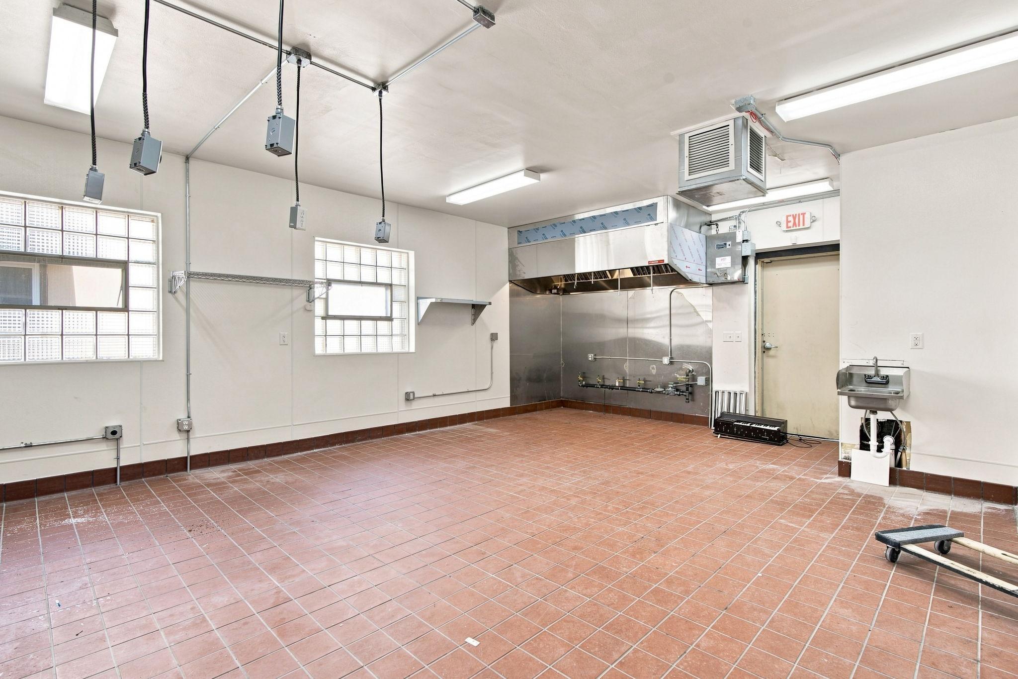 View of Commercial Sale at 980 Dale Street, Saint Paul MN 55117, Saint Paul (24 of 49) - Mike Wilen | Minnesota Team Real Estate