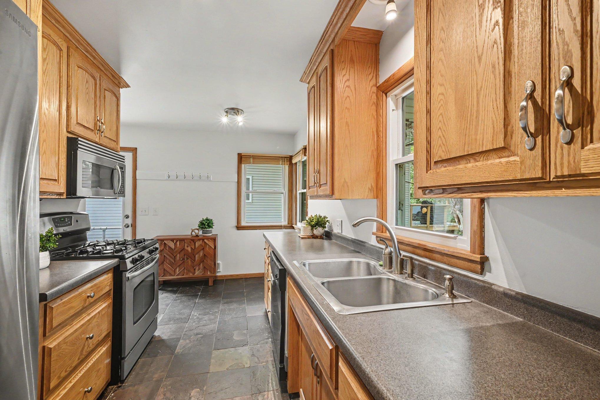 View of Residential at 2733 Parkview Boulevard, Robbinsdale MN 55422, Robbinsdale (6 of 19) - Mike Wilen | Minnesota Team Real Estate