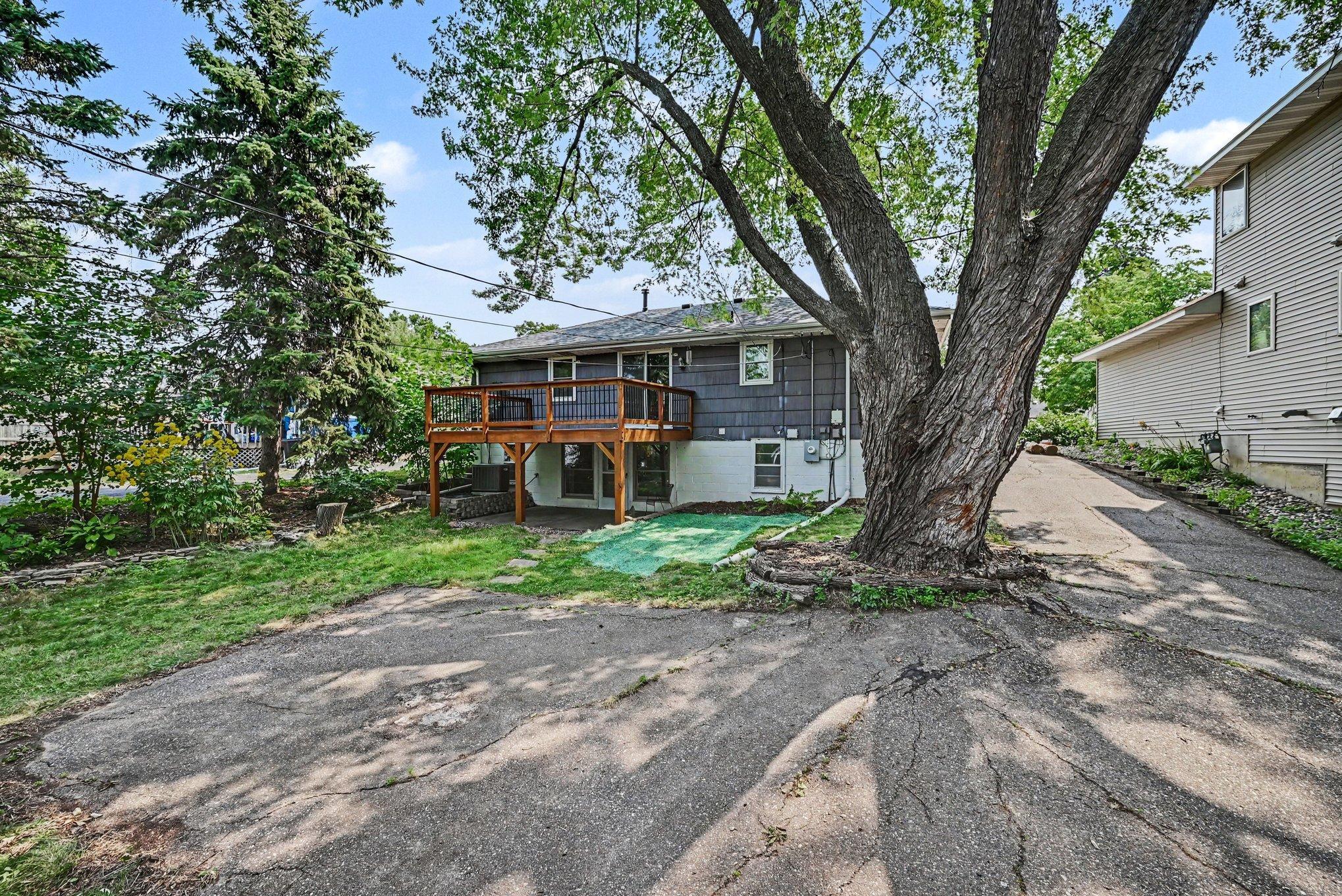 View of Residential at 2733 Parkview Boulevard, Robbinsdale MN 55422, Robbinsdale (16 of 19) - Mike Wilen | Minnesota Team Real Estate