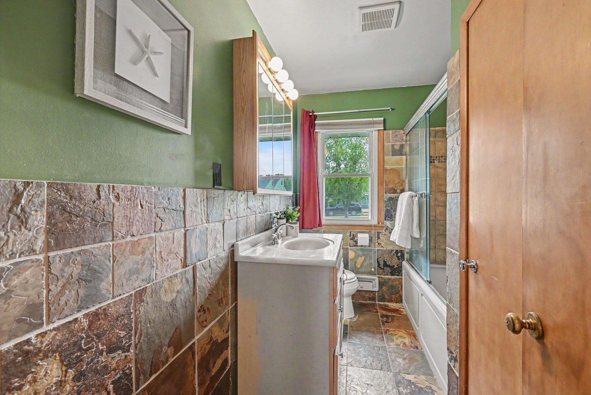 View of Residential at 2733 Parkview Boulevard, Robbinsdale MN 55422, Robbinsdale (11 of 19) - Mike Wilen | Minnesota Team Real Estate