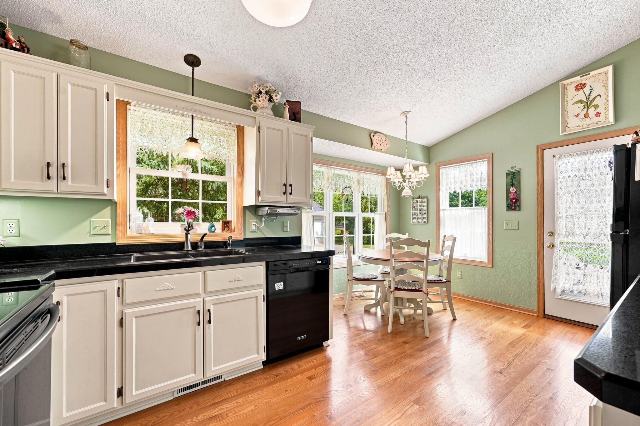 View of Residential at 132 Wedgewood Court, Mahtomedi MN 55115, Mahtomedi (12 of 52) - Mike Wilen | Minnesota Team Real Estate