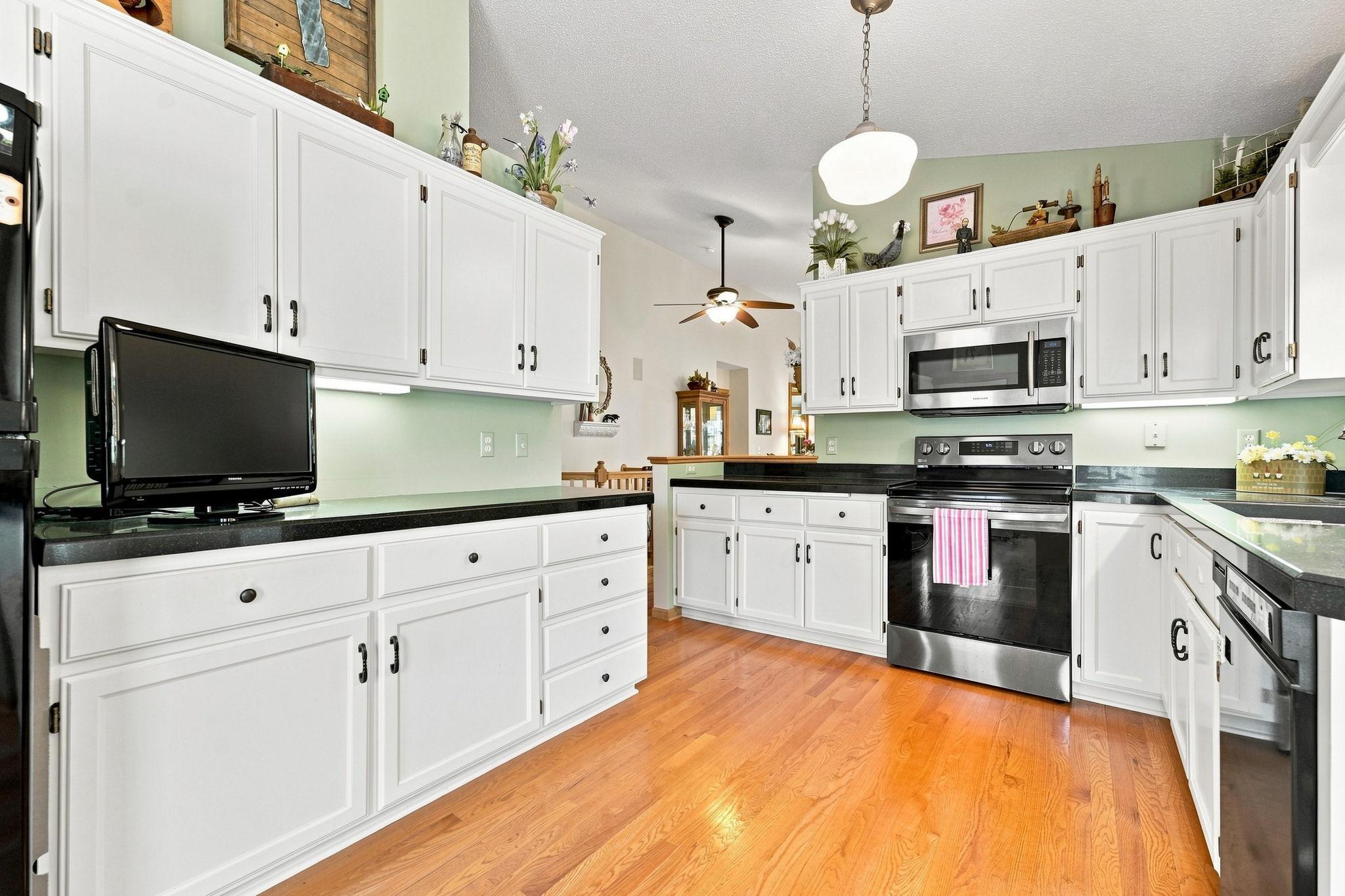 View of Residential at 132 Wedgewood Court, Mahtomedi MN 55115, Mahtomedi (6 of 52) - Mike Wilen | Minnesota Team Real Estate