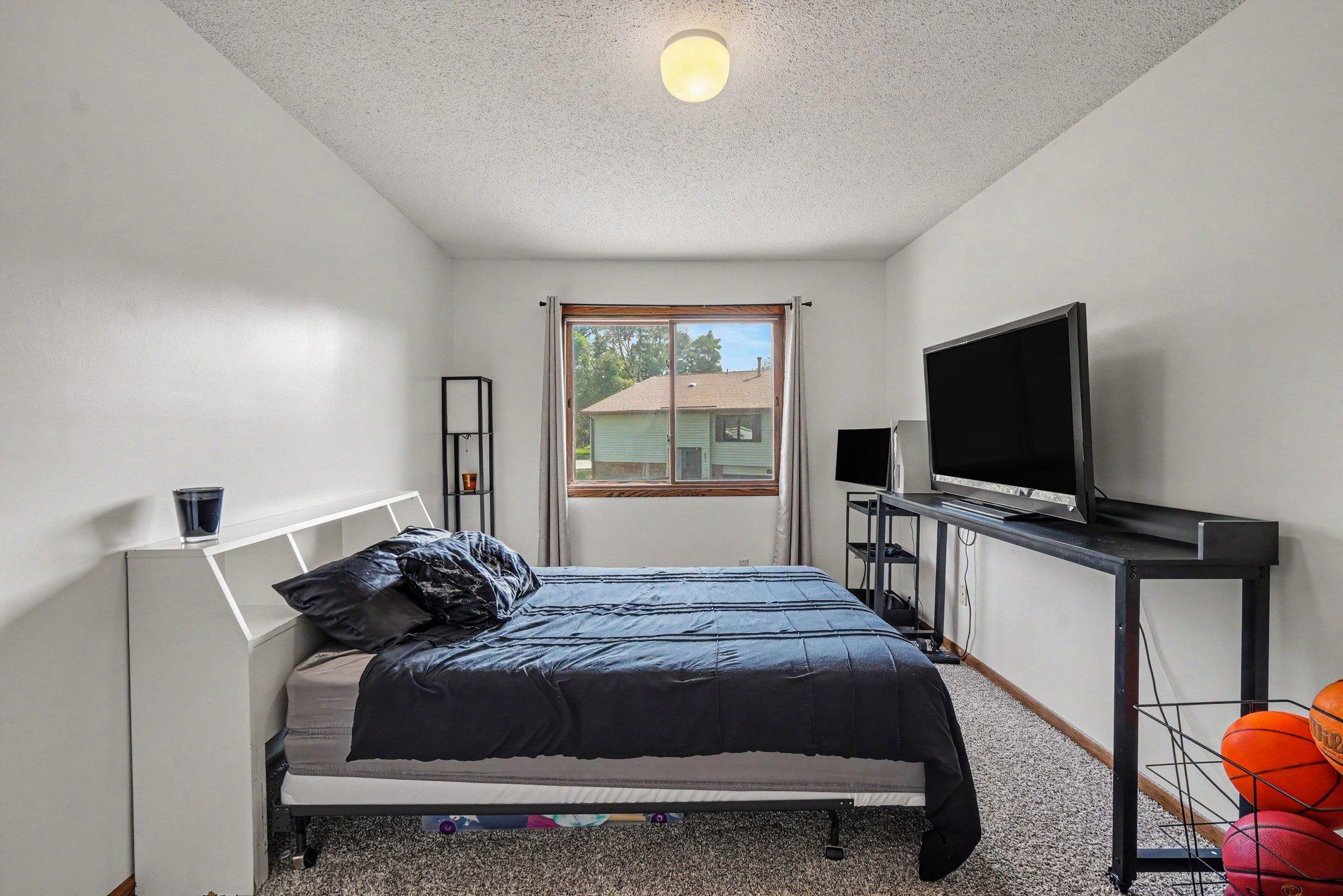 View of Residential at 3916 Gershwin Avenue, Oakdale MN 55128, Oakdale (9 of 30) - Mike Wilen | Minnesota Team Real Estate