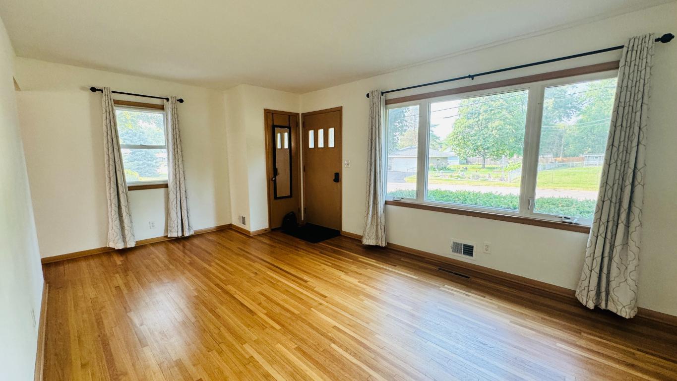 View of Residential at 1716 Oakcrest Avenue, Roseville MN 55113, Roseville (10 of 25) - Mike Wilen | Minnesota Team Real Estate