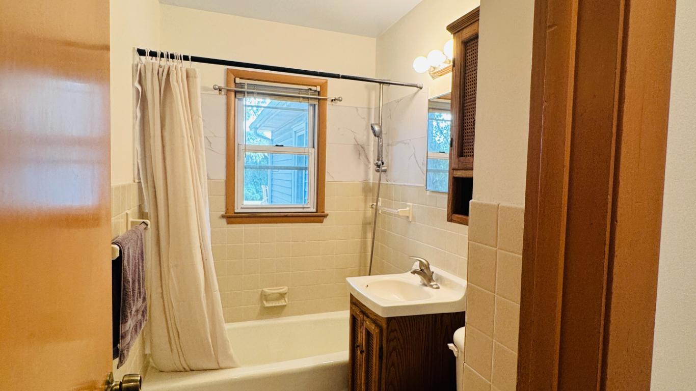 View of Residential at 1716 Oakcrest Avenue, Roseville MN 55113, Roseville (12 of 25) - Mike Wilen | Minnesota Team Real Estate