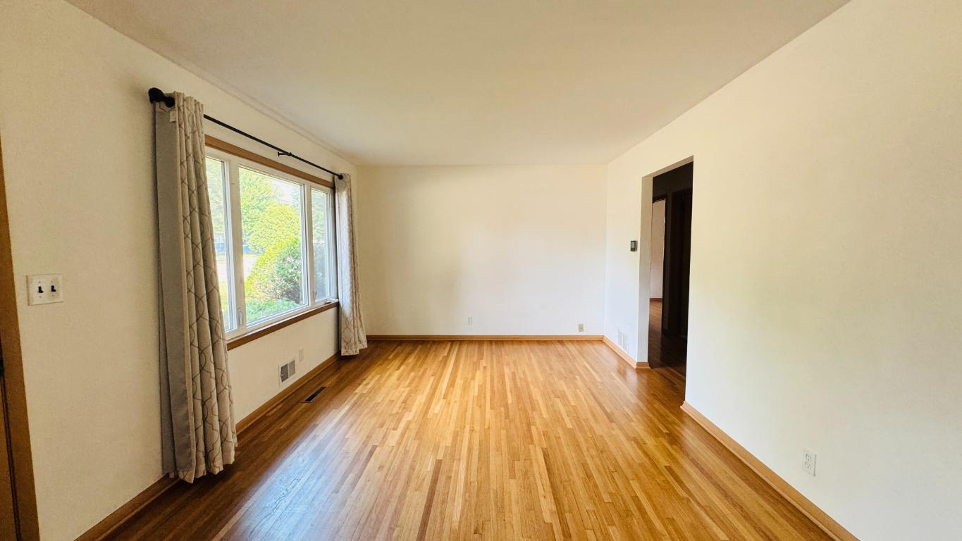 View of Residential at 1716 Oakcrest Avenue, Roseville MN 55113, Roseville (11 of 25) - Mike Wilen | Minnesota Team Real Estate