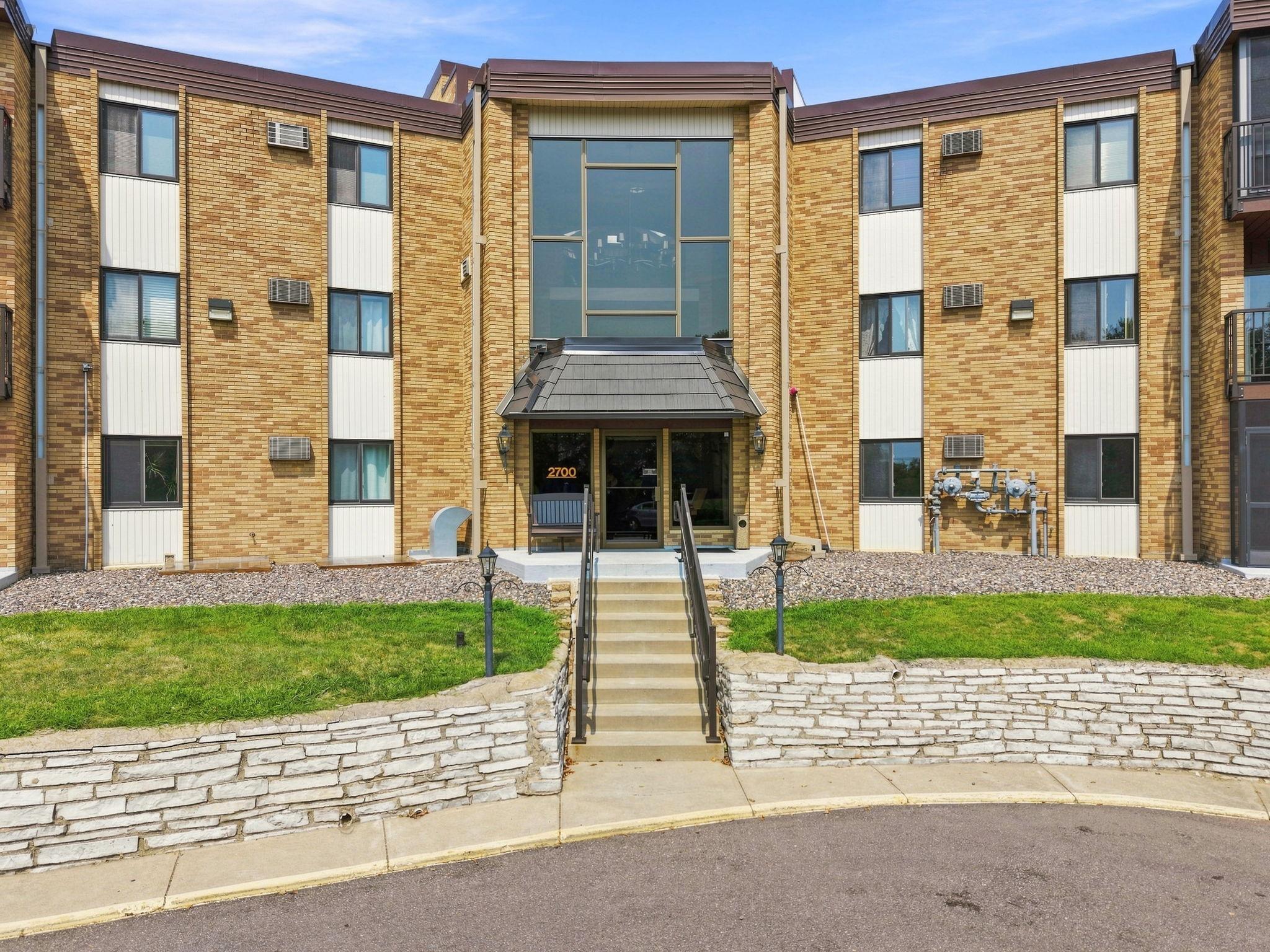 View of Residential at 2700 Oxford Street #116, Roseville MN 55113, Roseville (31 of 40) - Mike Wilen | Minnesota Team Real Estate