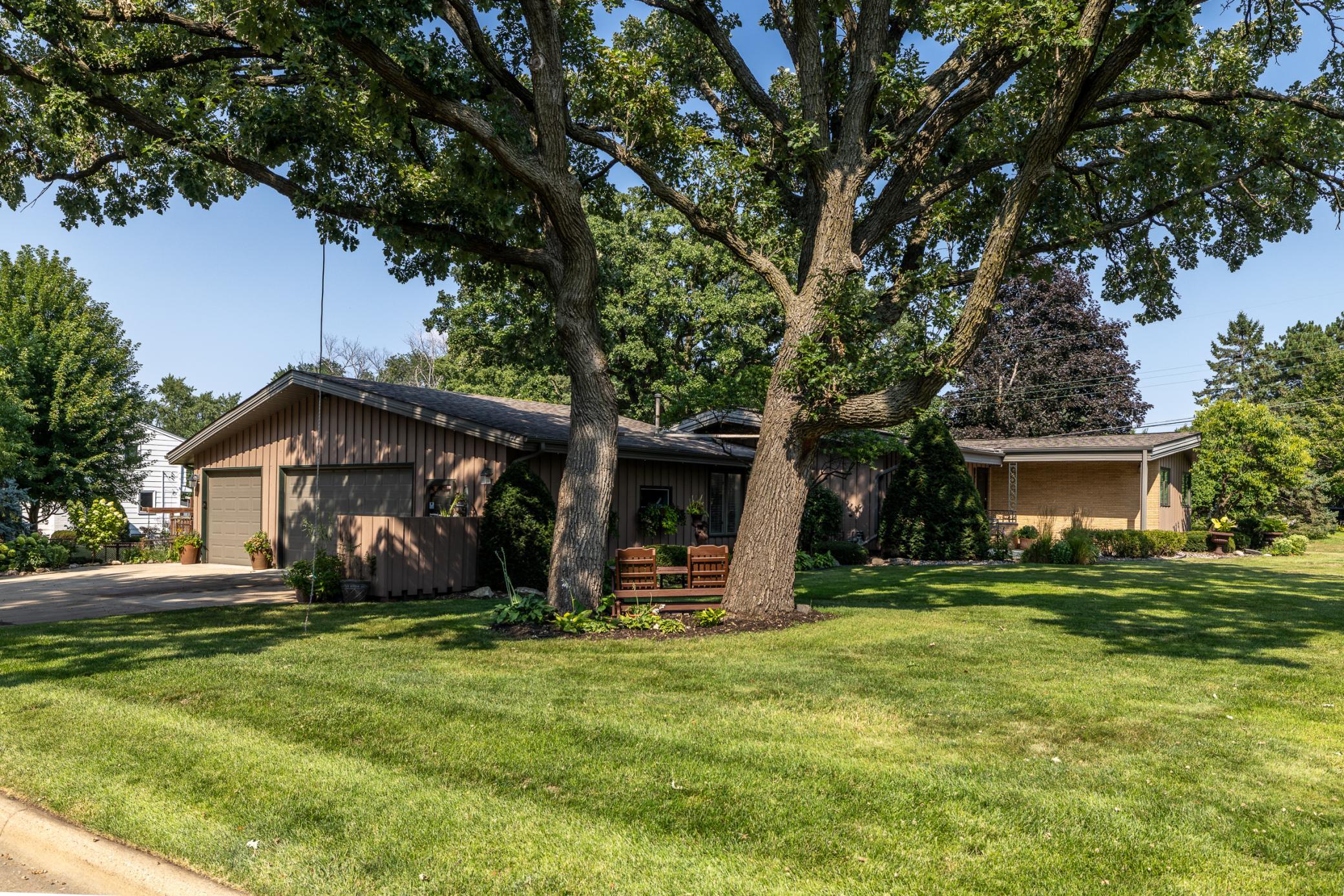View of Residential at 1000 Mound Spring Terrace, Bloomington MN 55420, Bloomington (2 of 60) - Mike Wilen | Minnesota Team Real Estate