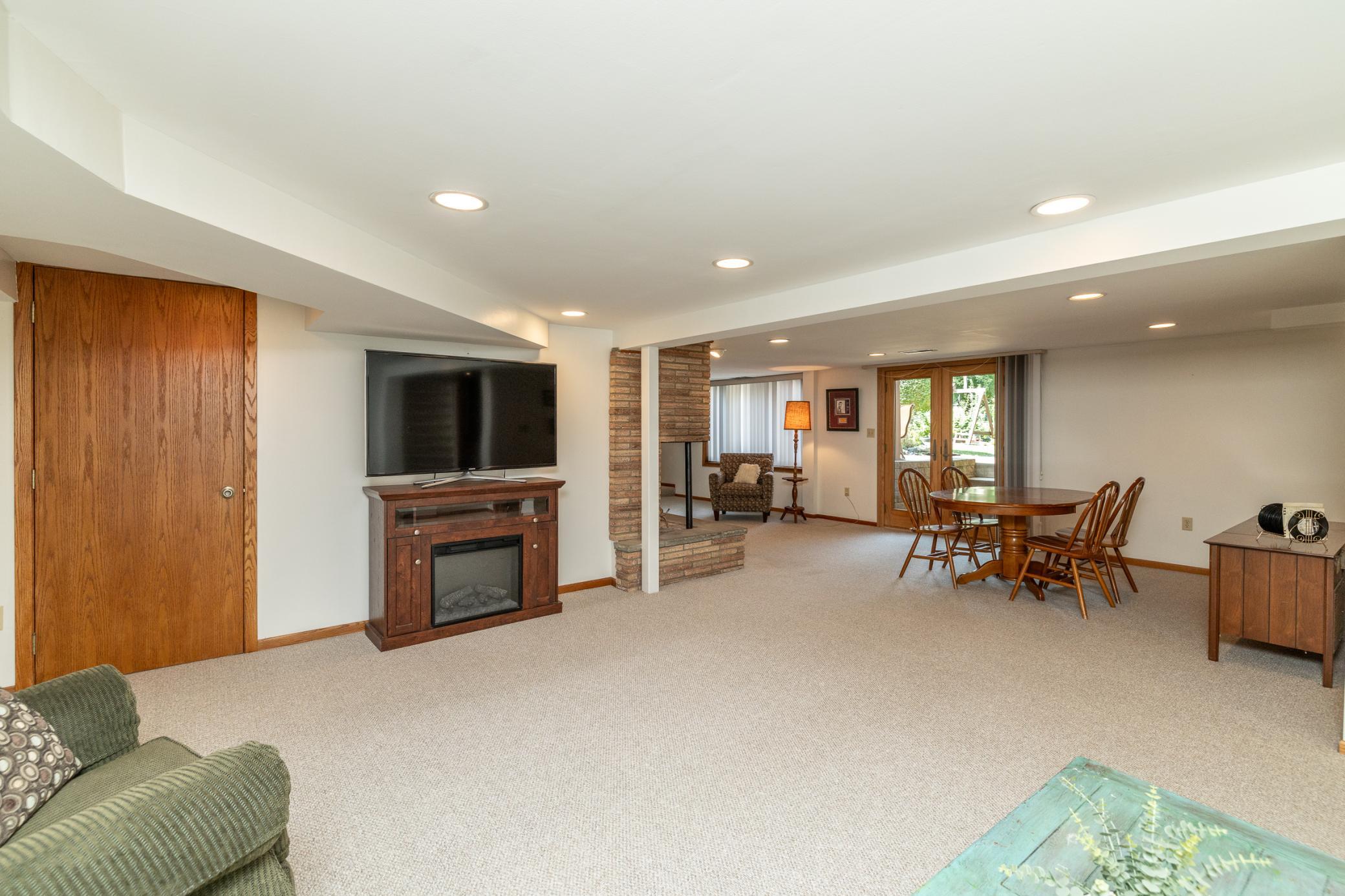 View of Residential at 1000 Mound Spring Terrace, Bloomington MN 55420, Bloomington (34 of 60) - Mike Wilen | Minnesota Team Real Estate