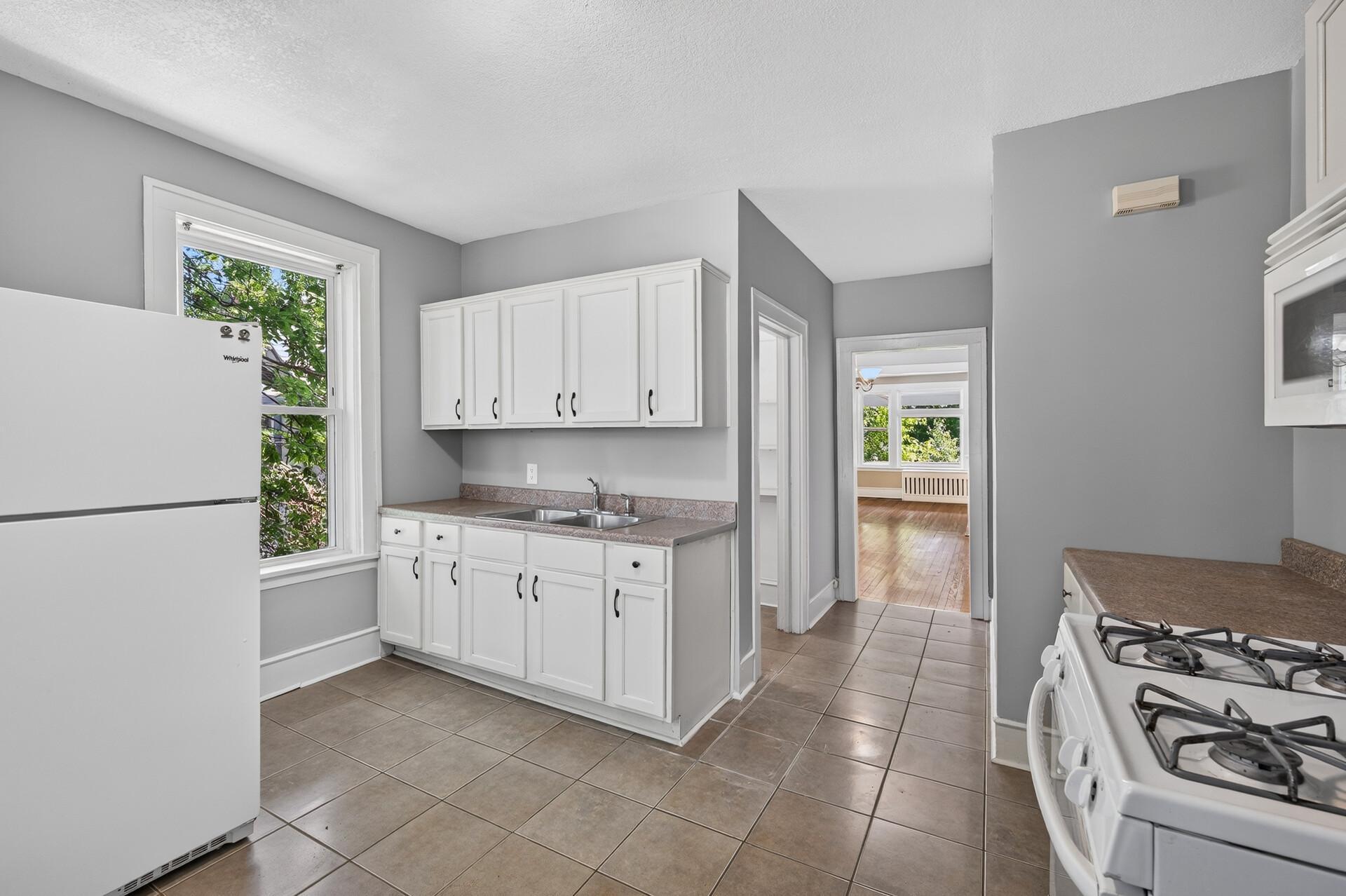 View of Residential Income at 757 Laurel Avenue, Saint Paul MN 55104, Saint Paul (29 of 52) - Mike Wilen | Minnesota Team Real Estate