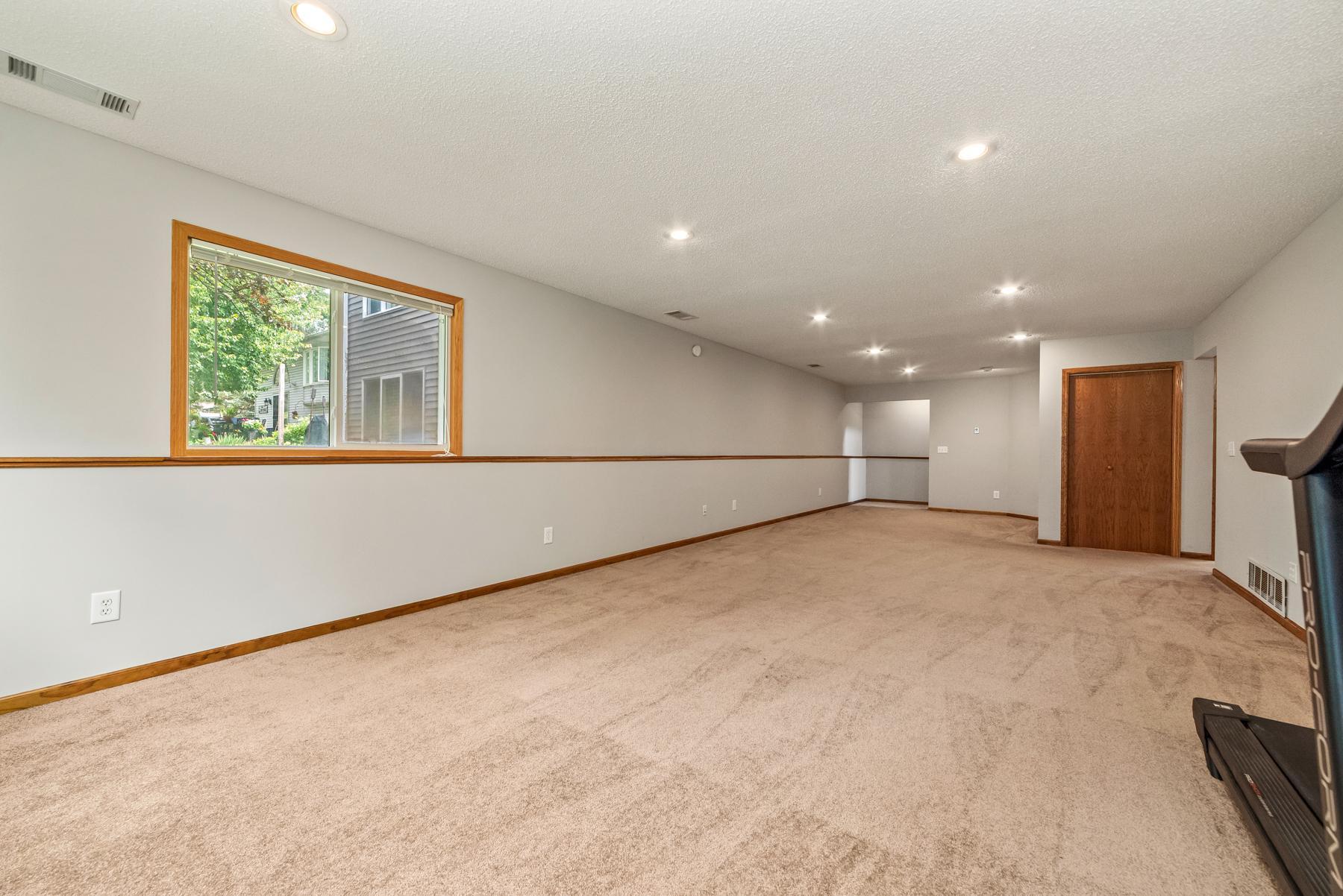 View of Residential at 483 Poplar Drive, Shoreview MN 55126, Shoreview (23 of 36) - Mike Wilen | Minnesota Team Real Estate