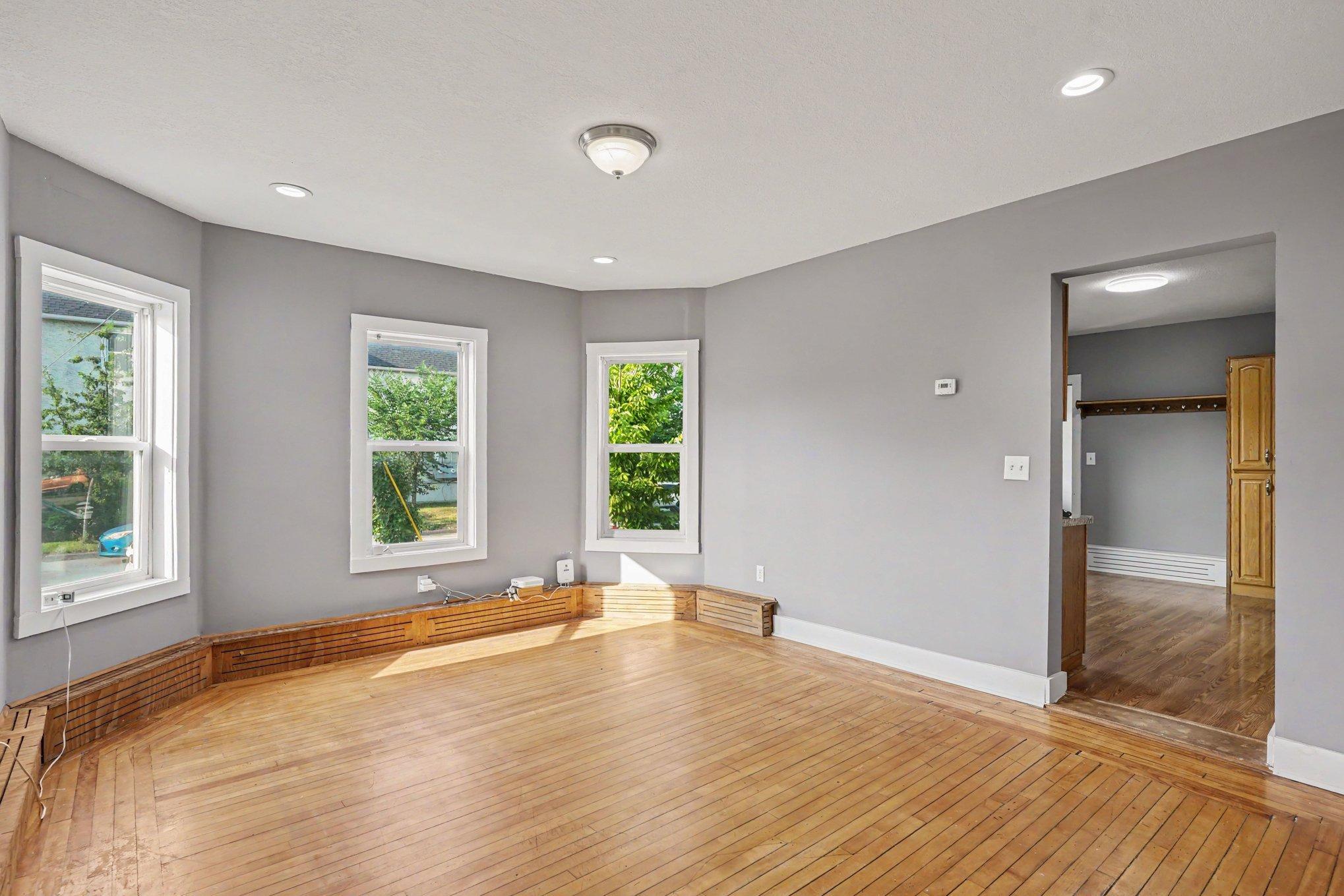 View of Residential Income at 2600 University Avenue, Minneapolis MN 55418, Minneapolis (16 of 28) - Mike Wilen | Minnesota Team Real Estate